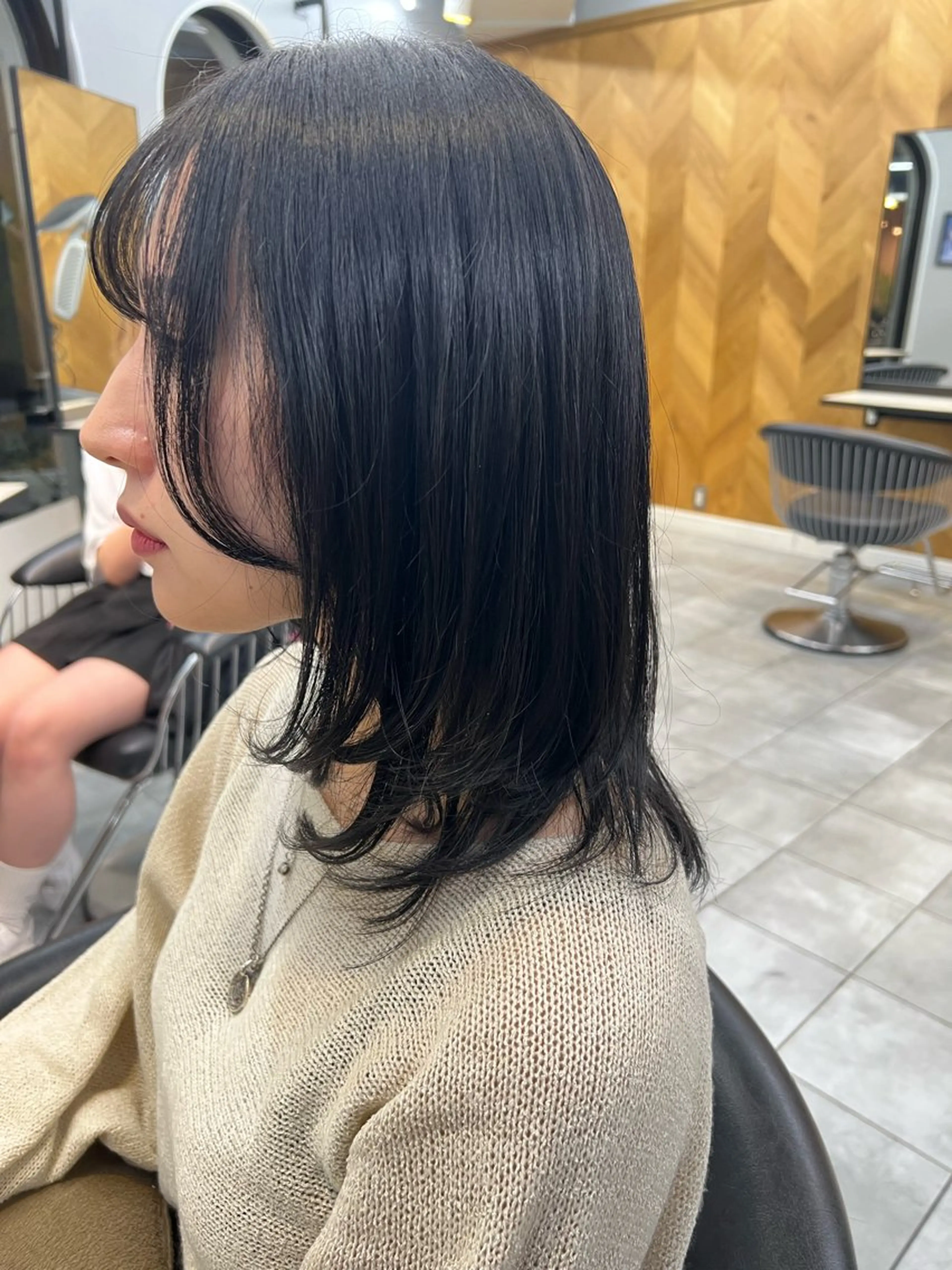 ミディアム レイヤーカット 佐藤 慧のヘアスタイル