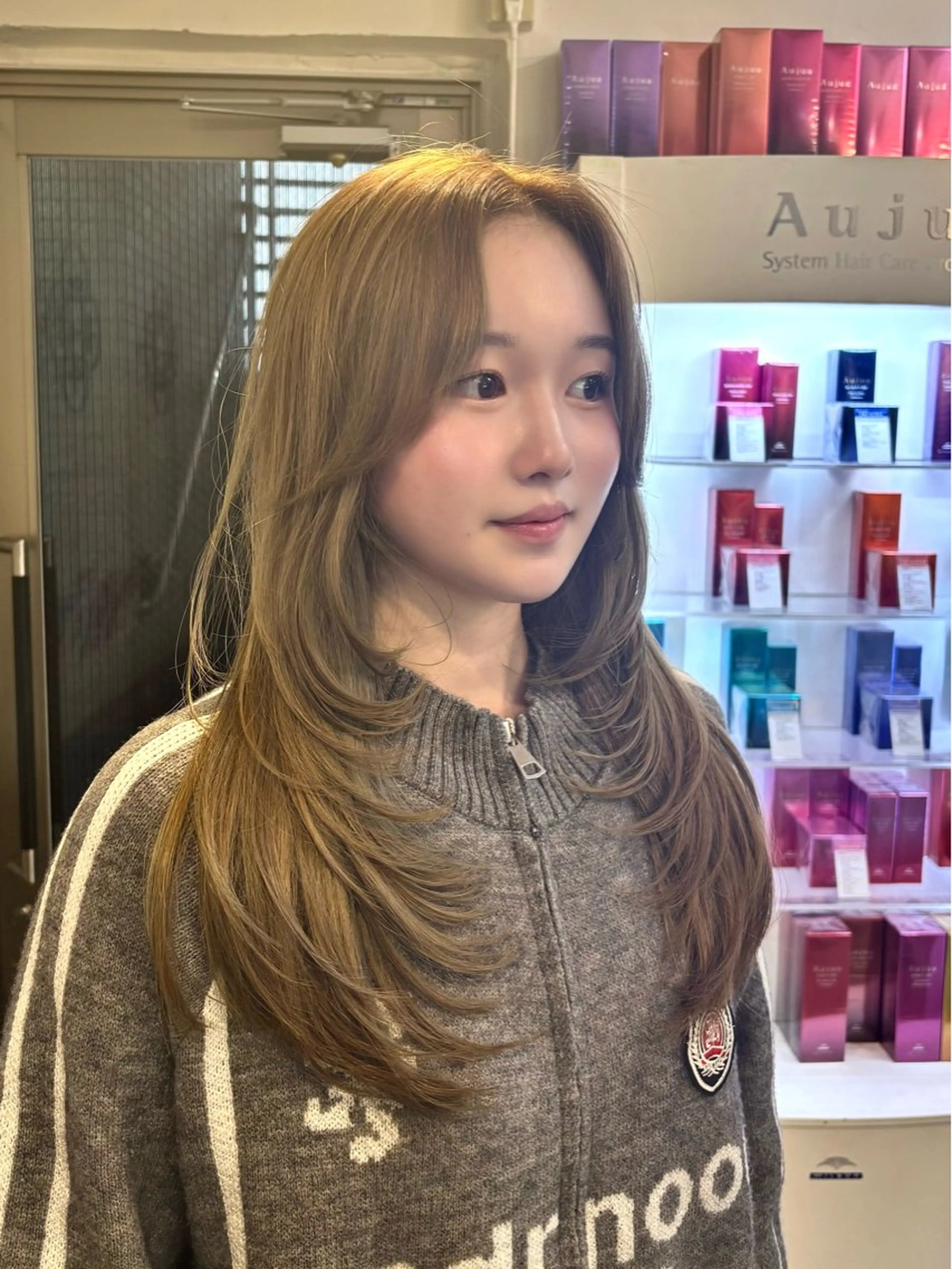 ロング カラー ロングレイヤー ベージュカラー ブリーチ ダブルカラー ヘーゼル ヘアカラー レイヤー/ハッシュカ ット/顔周り/フウカのヘアスタイル