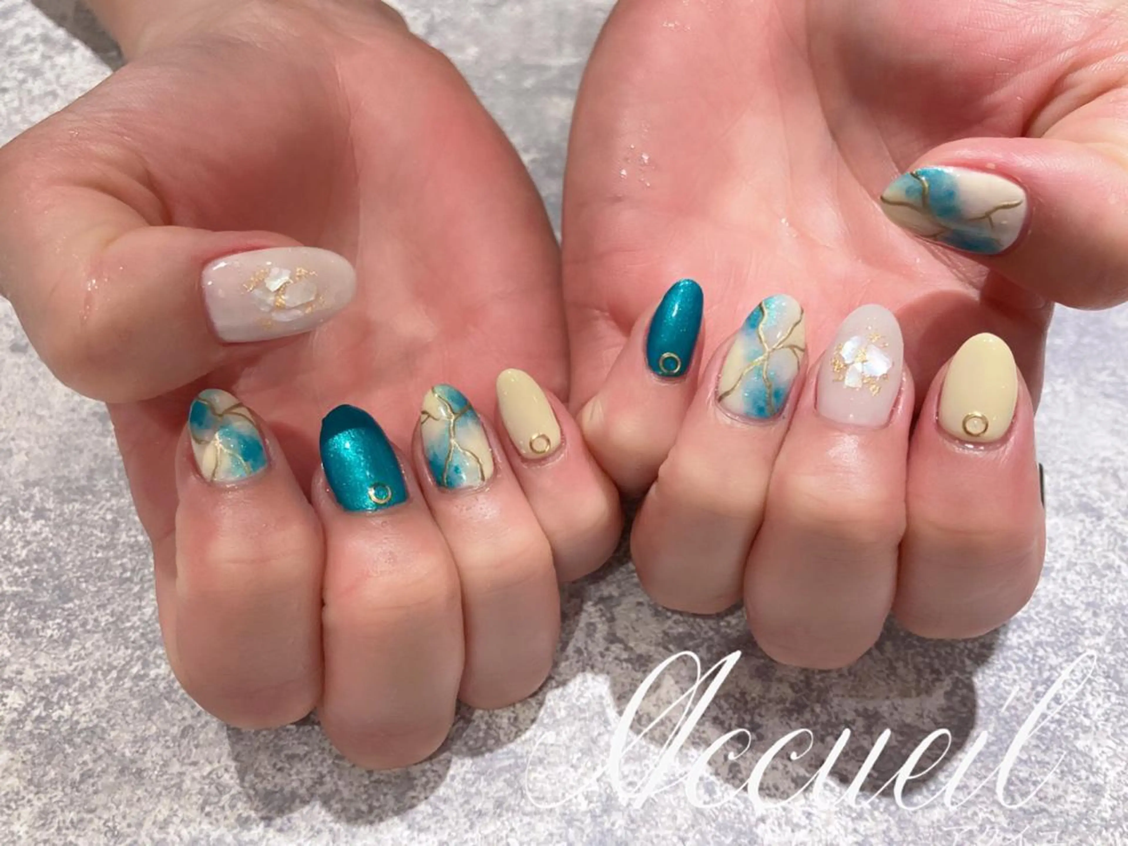 ミディアム ビジューバイアクイユ ネイルズ　東中野店のネイルデザイン