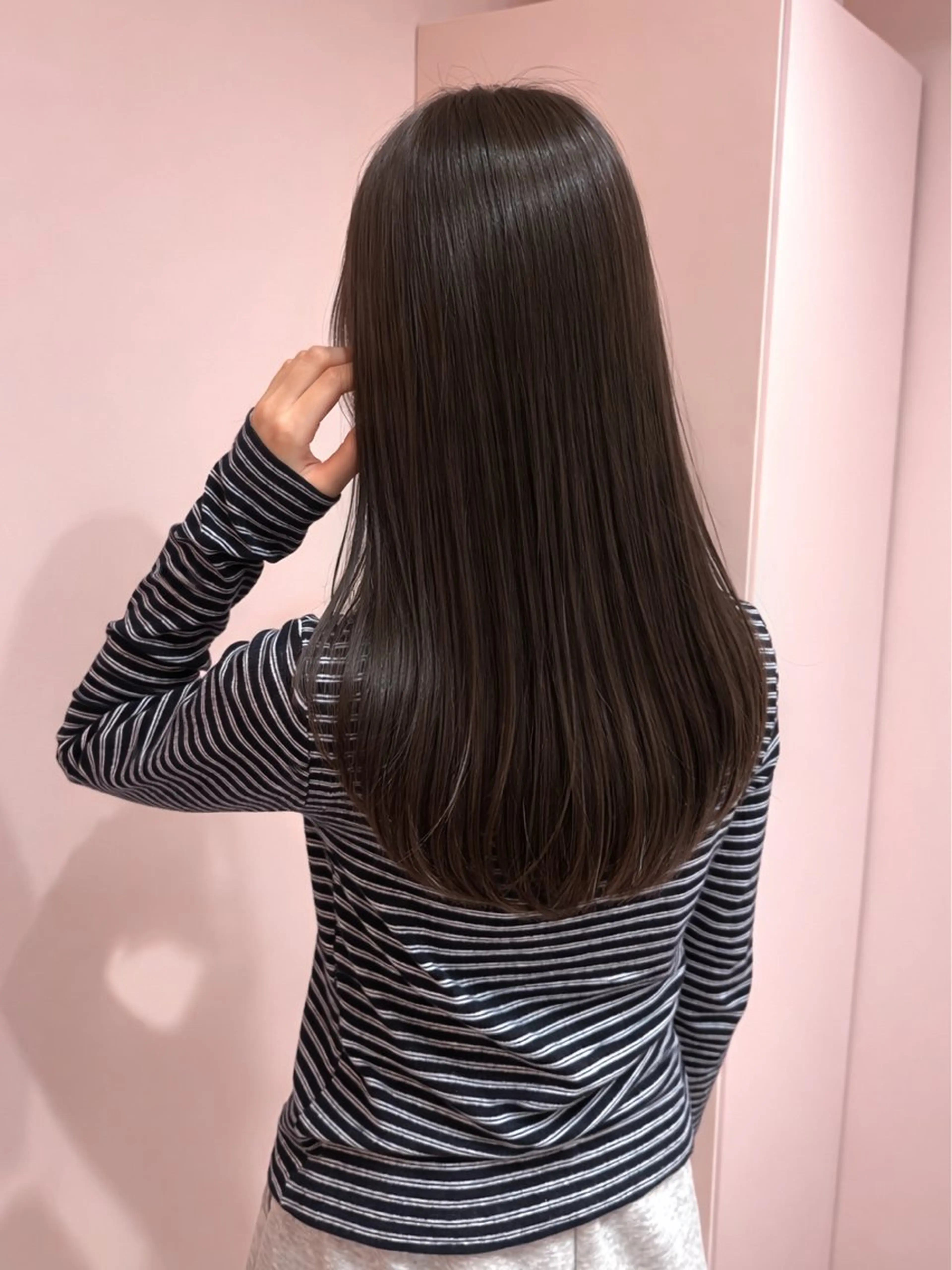 ロング くびれヘア ハッシュカット レイヤーカット 小顔カット カット ヘアカラー トリートメント 顔周り/透明感カラー REINA𓍯のヘアスタイル