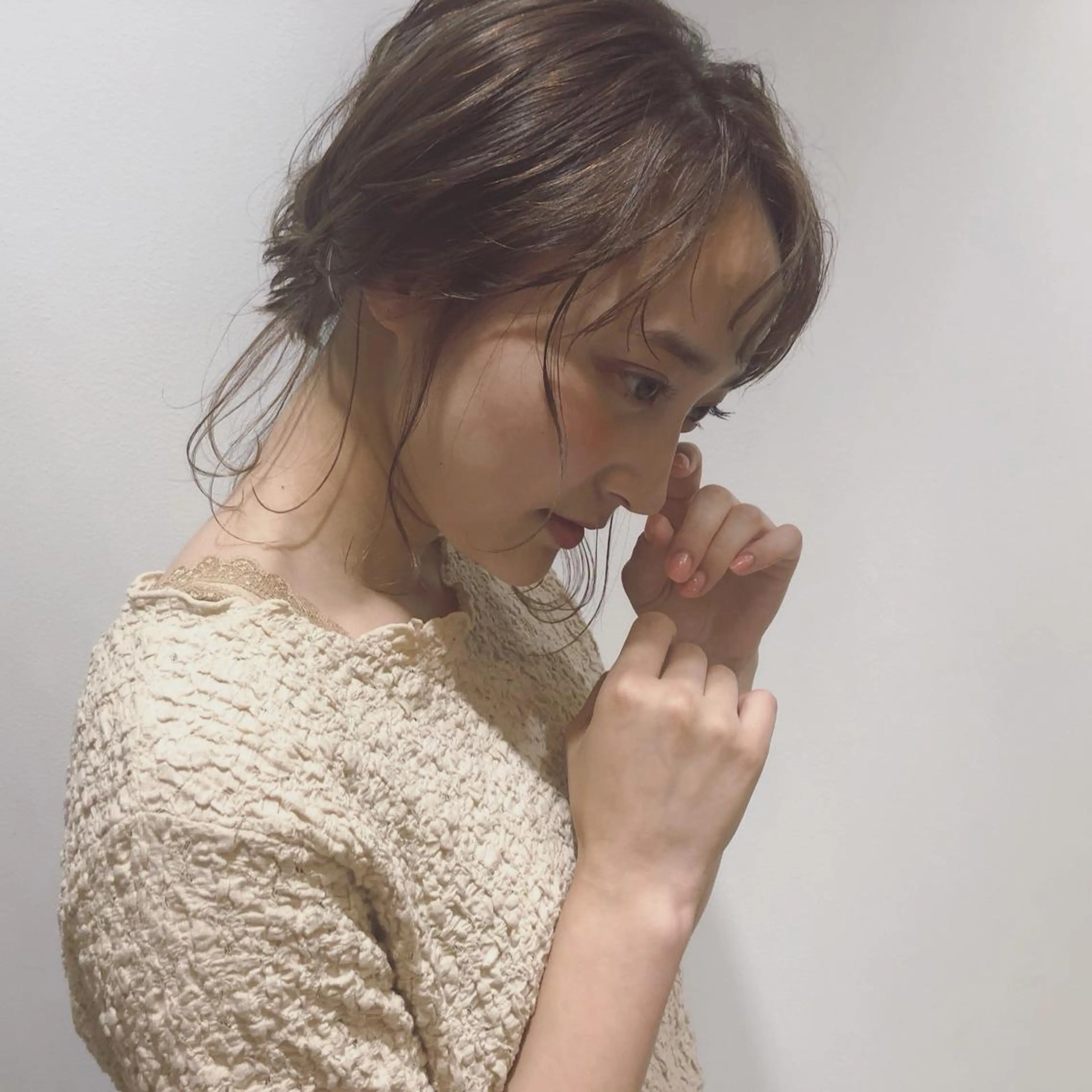 ショート カラー ベージュカラー ブリーチ ミルクティーベージュ ブリーチなしカラー ヘアカラー トリートメント 江原 彩華のヘアスタイル