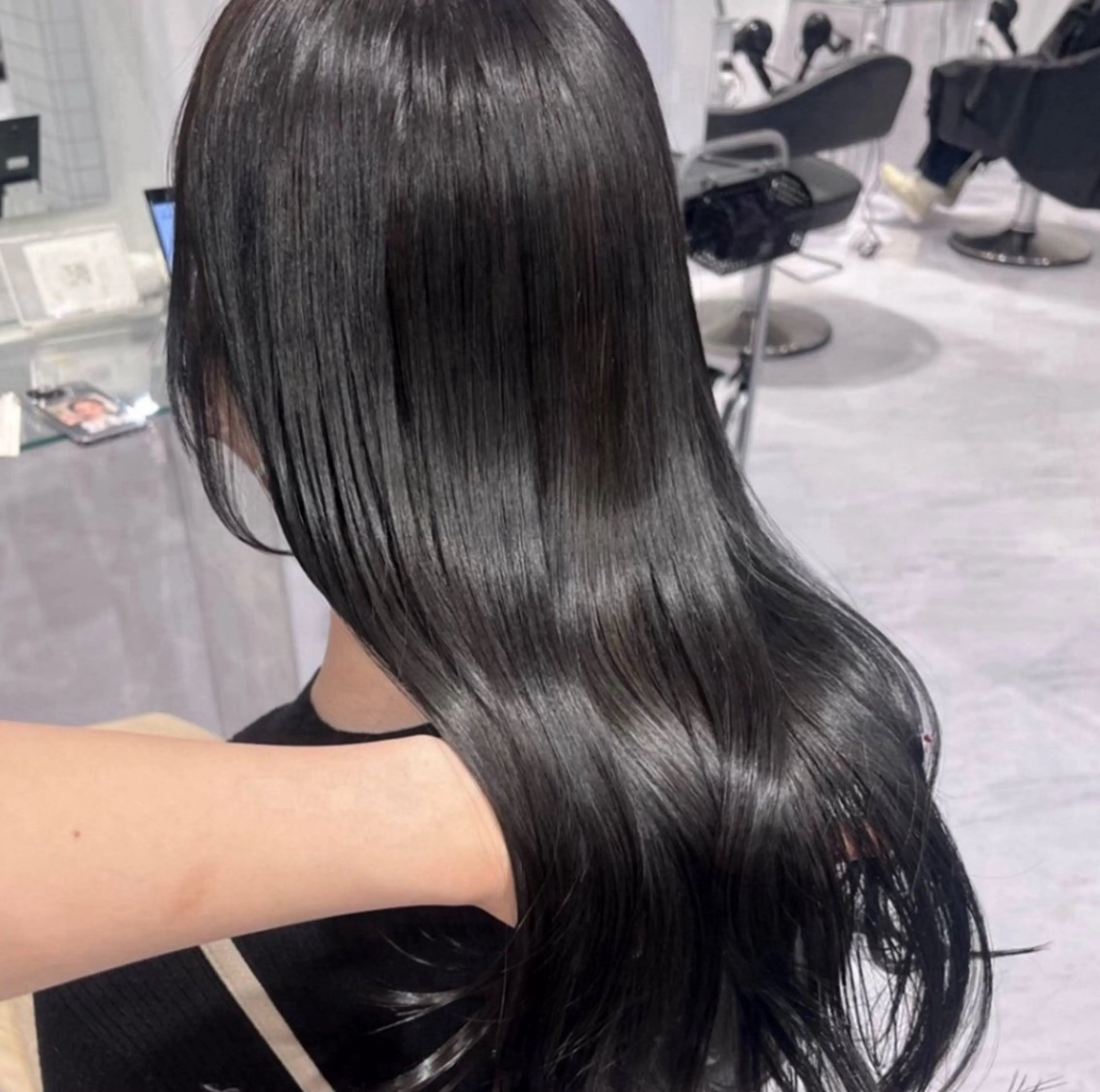 ロング カラー 🫧うる艶トレンド 🫧透明感カラーのヘアスタイル