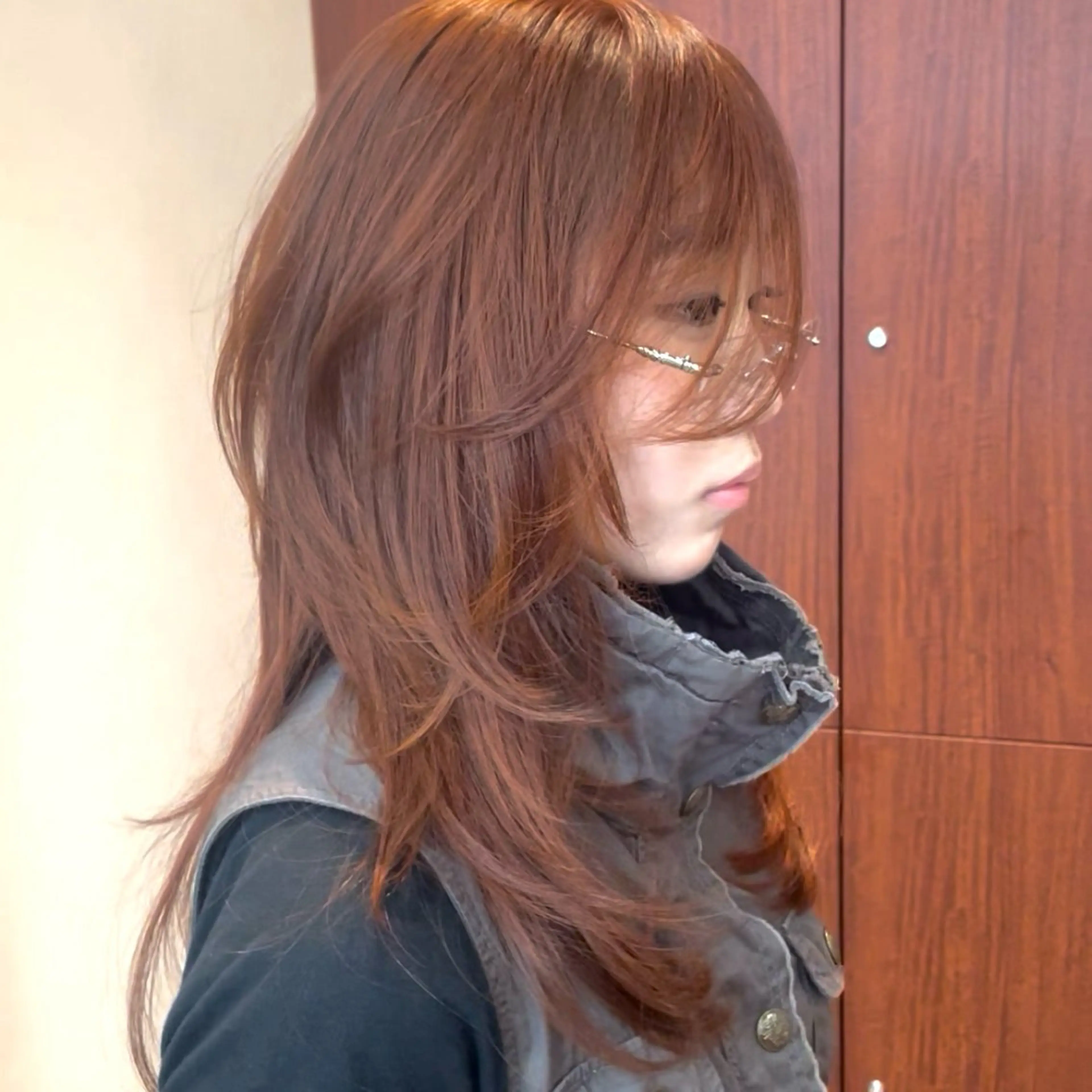 ミディアム カラー オレンジ ハッシュカット momo もものヘアスタイル