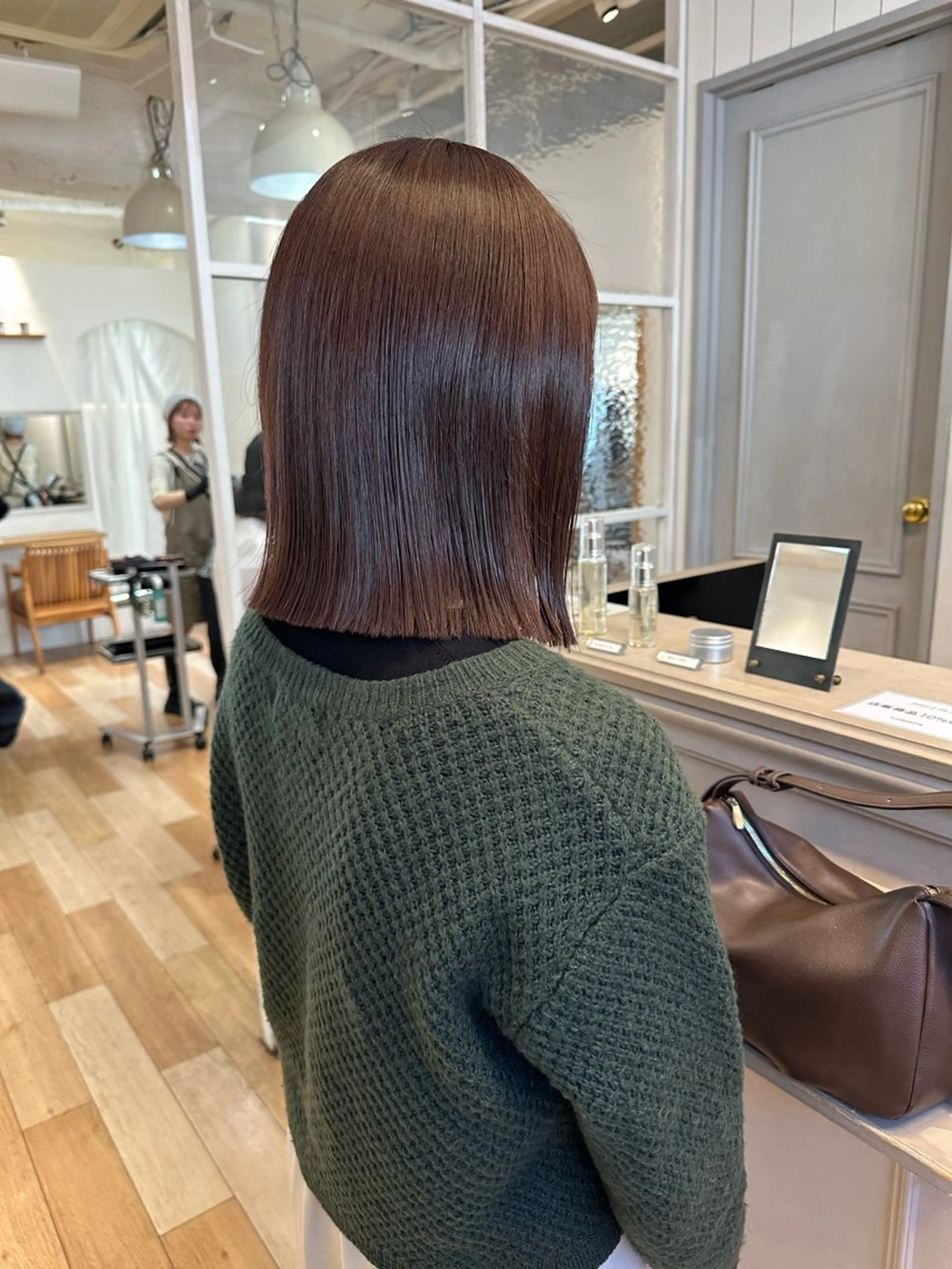 ミディアム カラー ブリーチ ボルドーカラー ハイトーンカラー ブリーチなしカラー ボブ カット ヘアカラー トリートメント REINA☁️透明感 カラー/ぷつっと♡のヘアスタイル