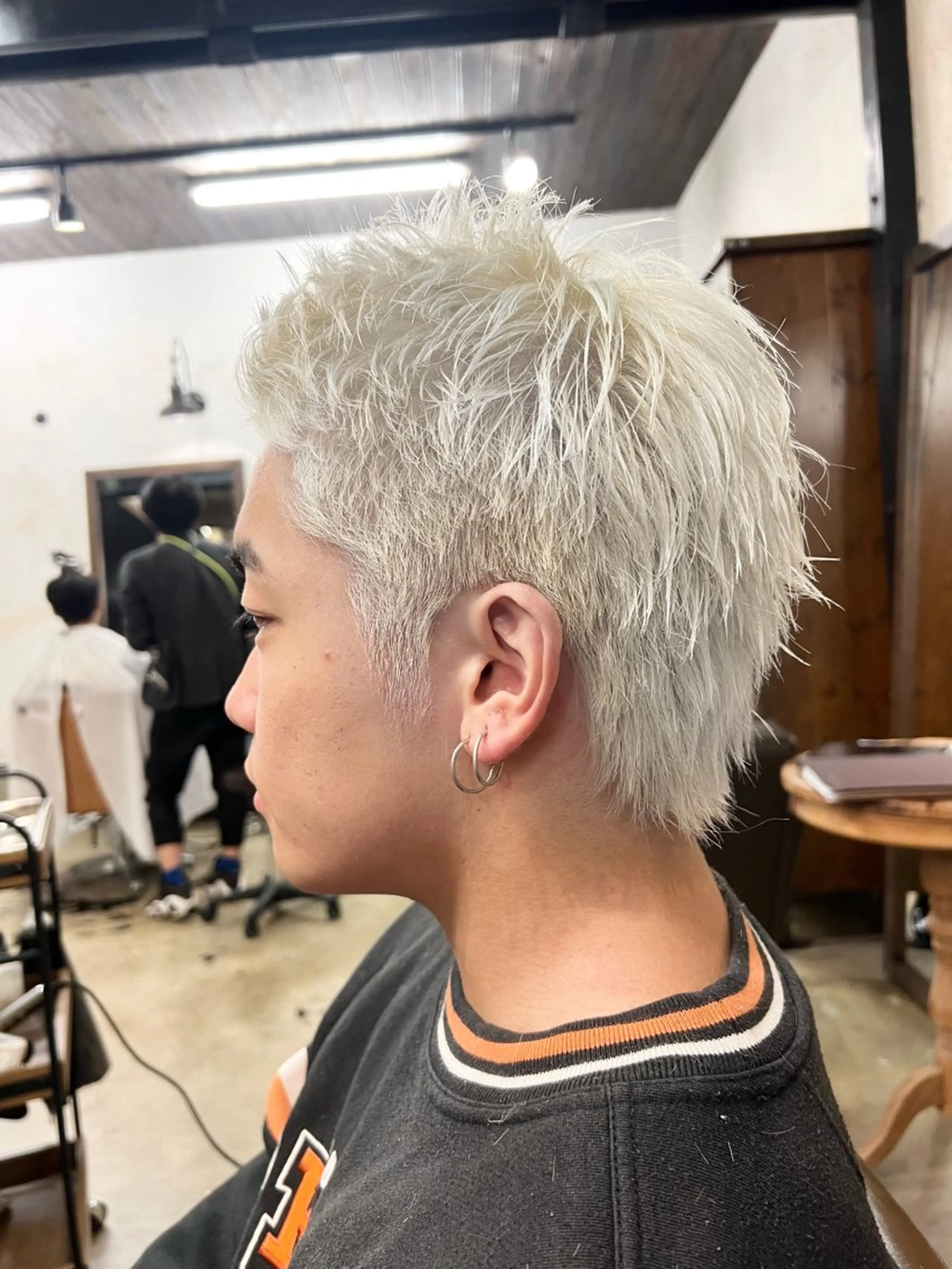 ショート カラー ブリーチ 🩵小野 えりか🩷のヘアスタイル