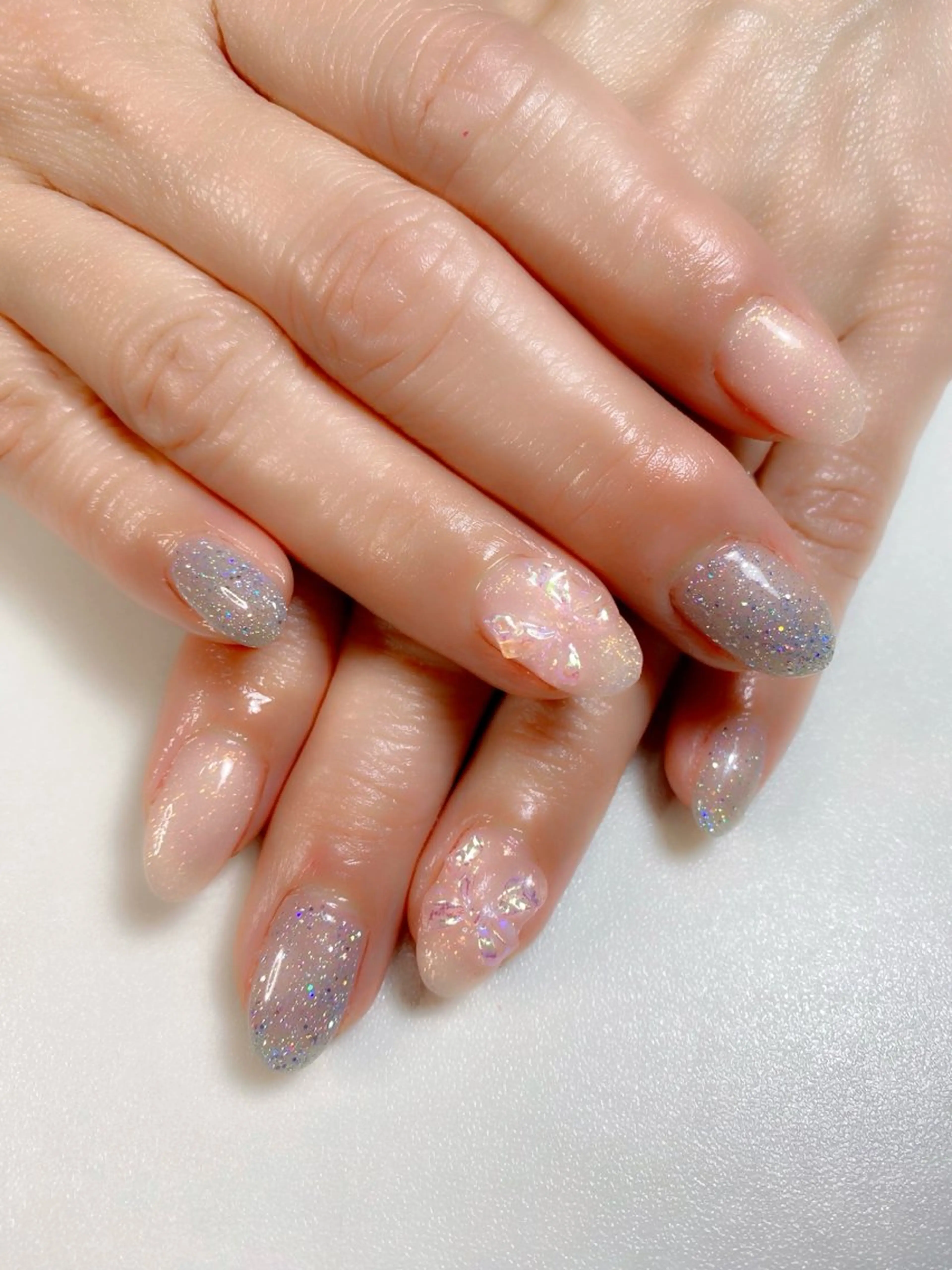 ネイル フラッシュネイル キラキラネイル ラメ(グリッター) リボン 冬ネイル iro+ nailのネイルデザイン
