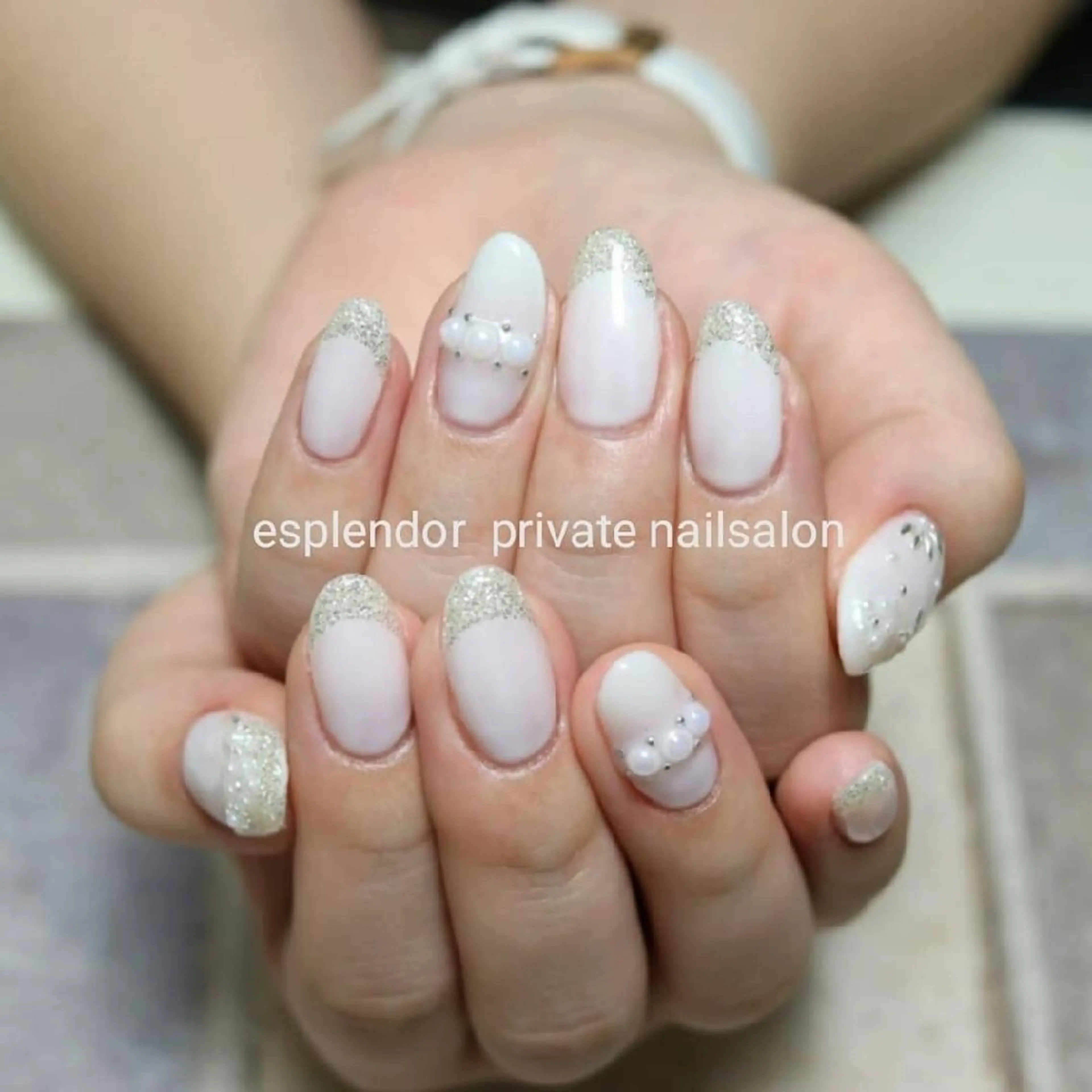 ネイル シルバー ホワイト 冬ネイル esplendor  エスプレンドル所属・esplendor  小野寺のネイルデザイン
