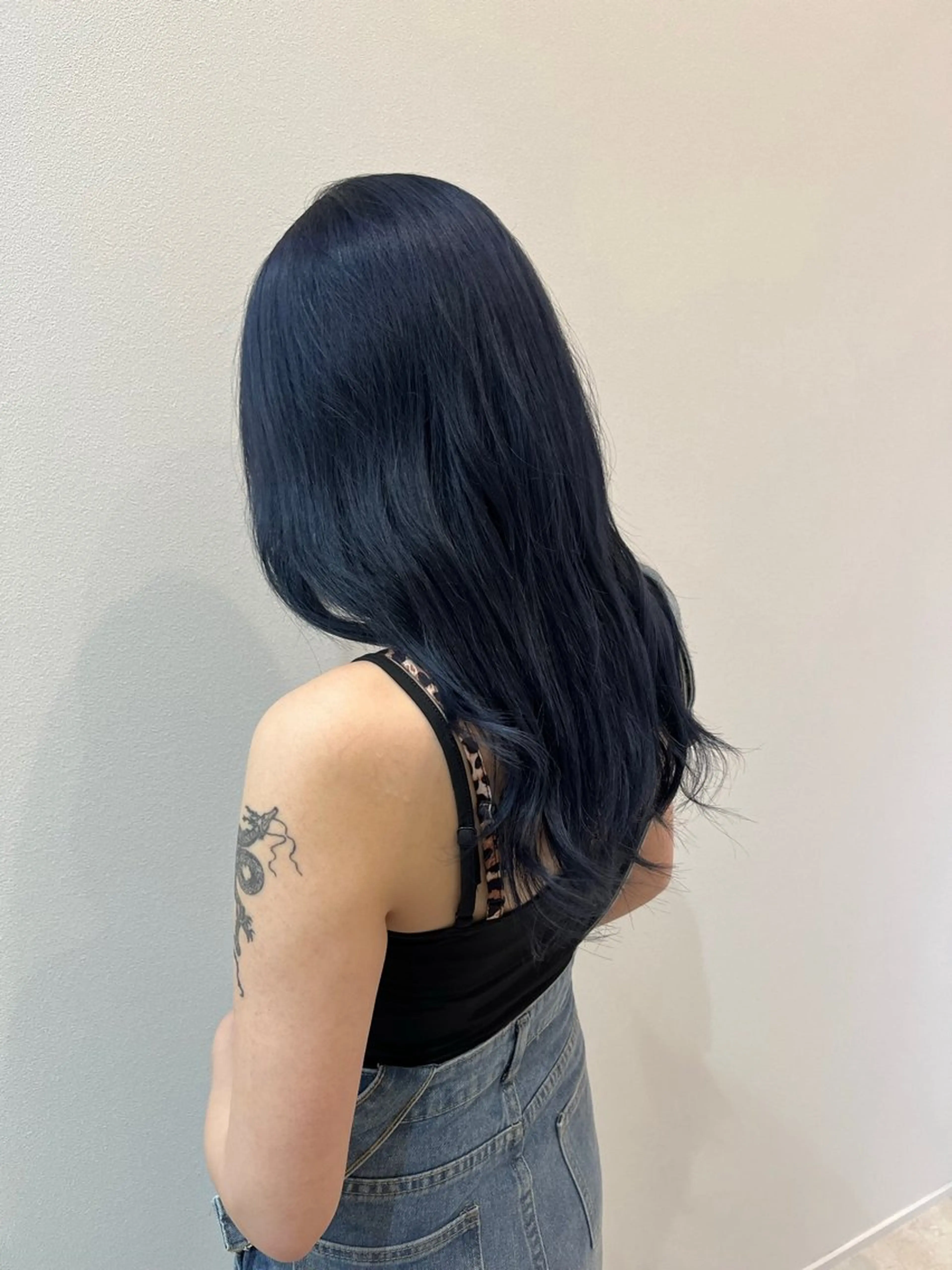 ロング カラー 黒髪 ブルーカラー ブルーブラック カット ヘアカラー 小川内 せらのヘアスタイル
