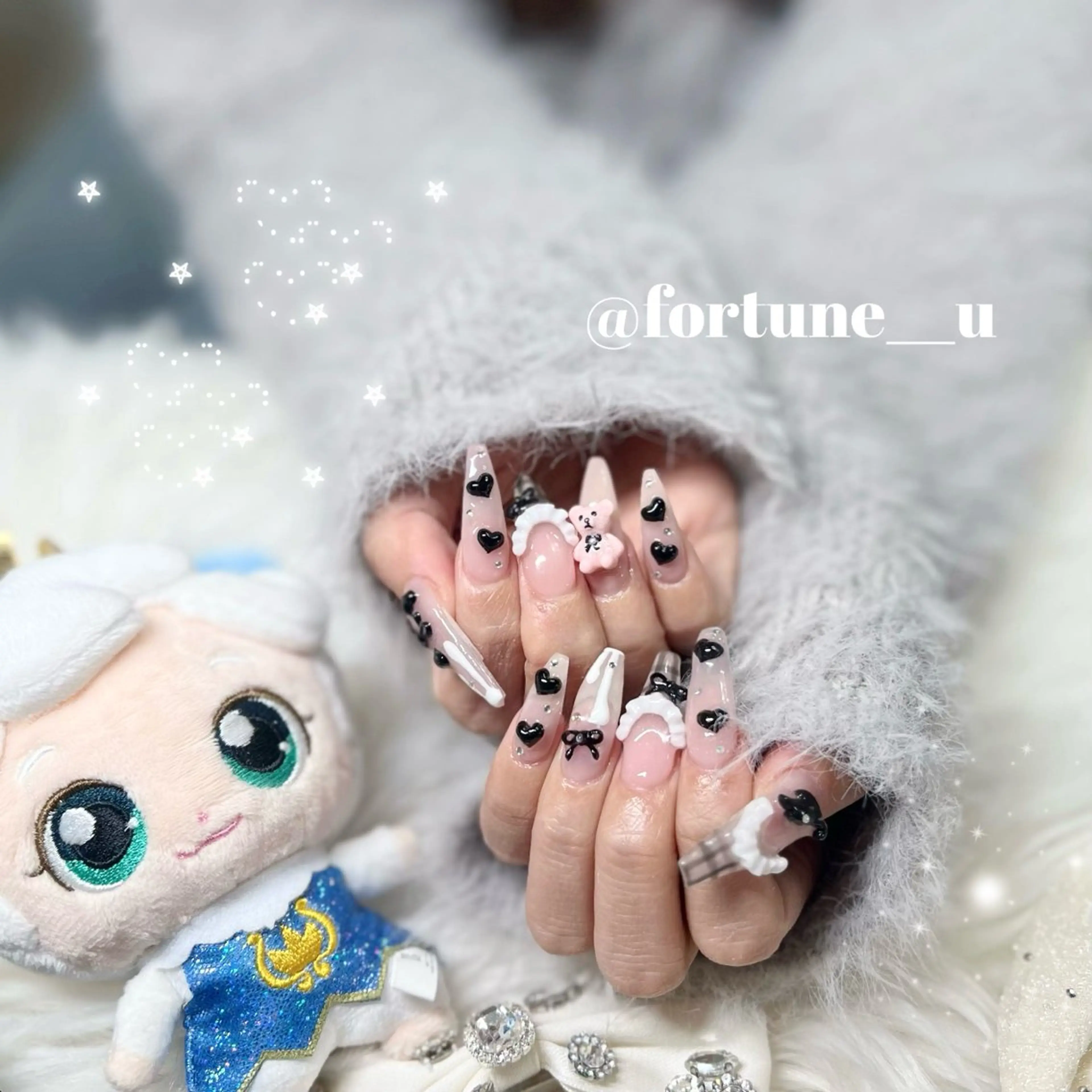 ネイル チークネイル ガーリー 韓国ネイル 水色 持ち込み ハンドネイル 💜✩.* Yuuna💜のネイルデザイン