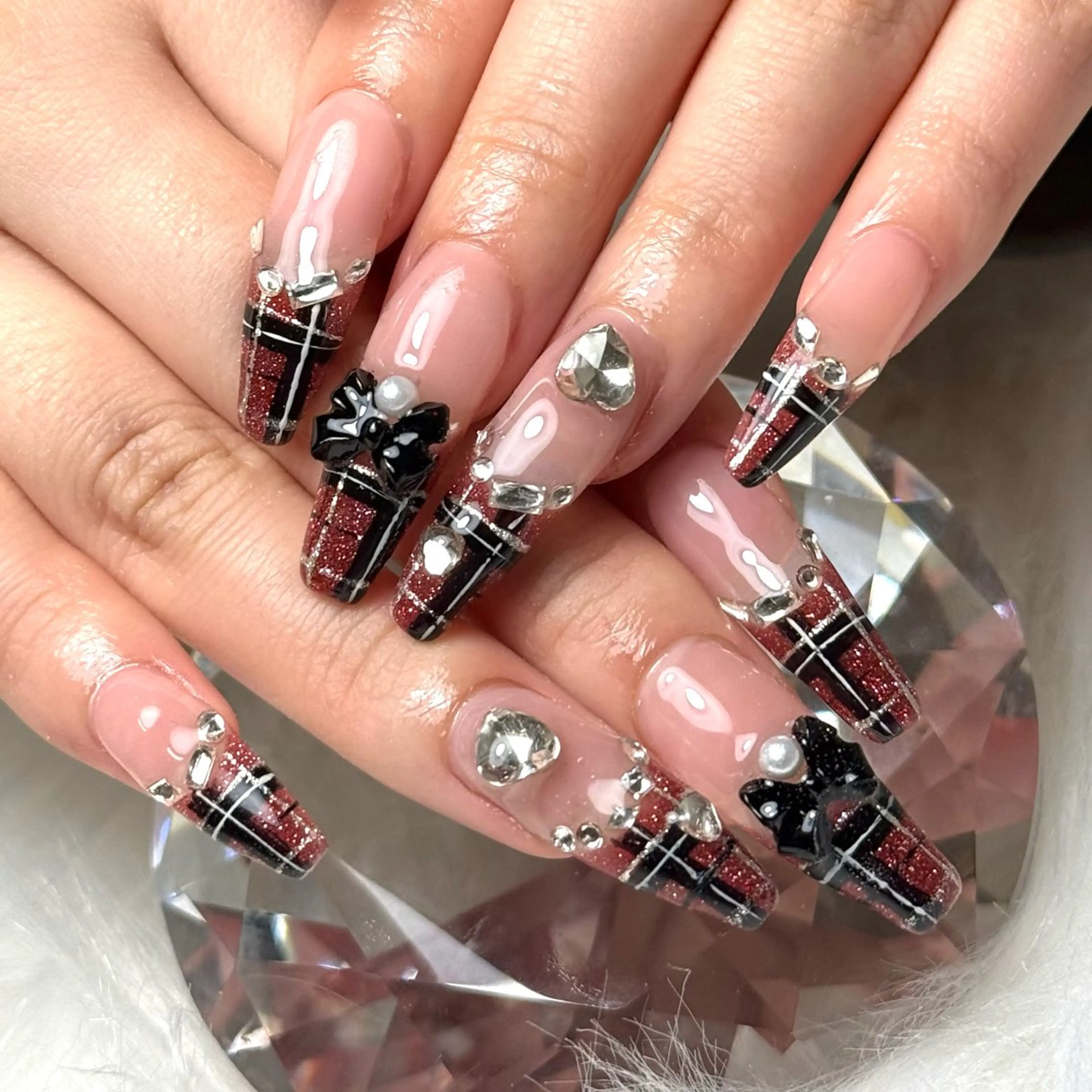 ネイル ハンドネイル ルシイ🎀新宿長さ 出しパーツ専門店のネイルデザイン