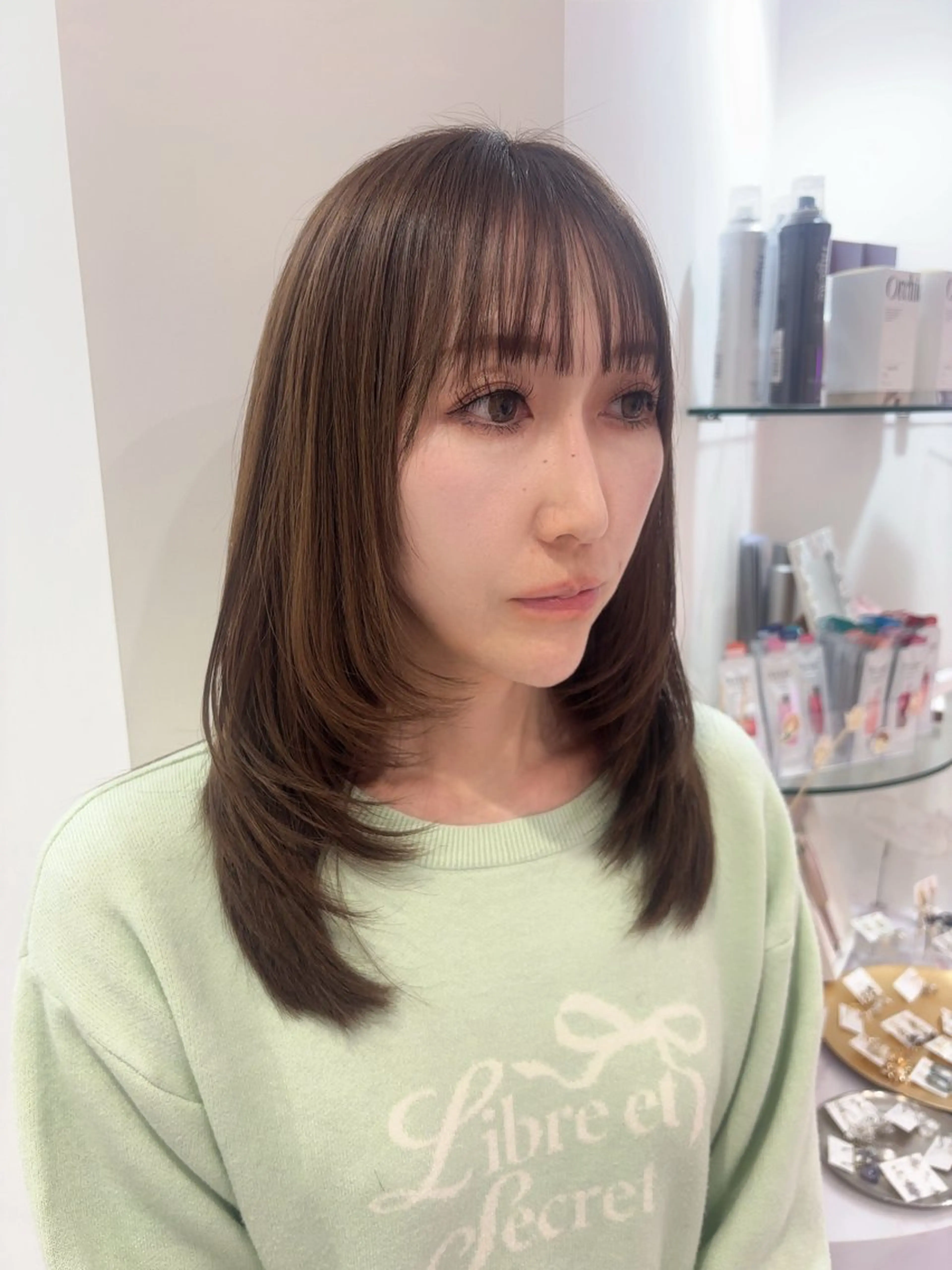 ミディアム MONA HIYORIのヘアスタイル