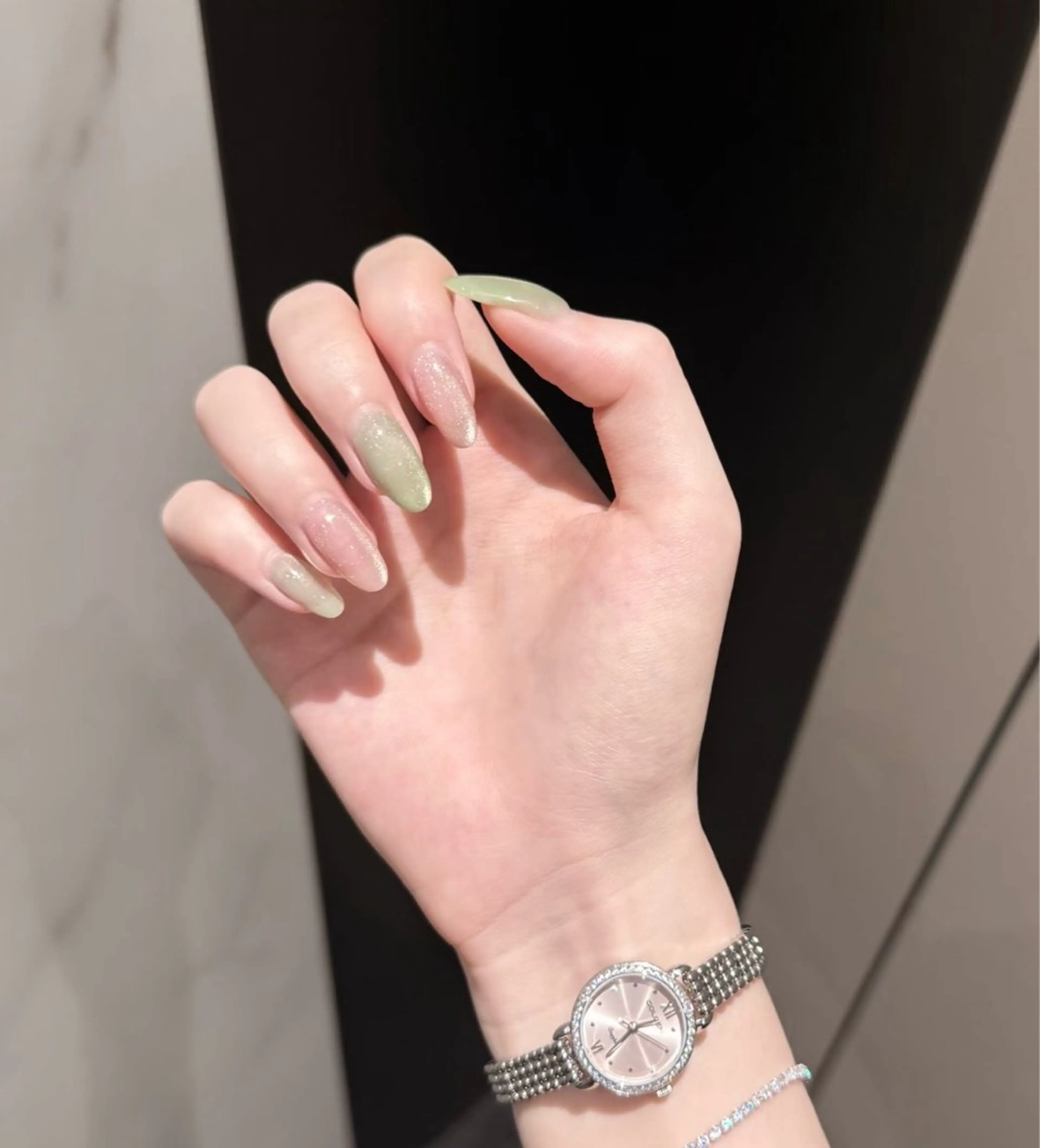 カラー グラデーションカラー ピンクカラー ハンドネイル AIN Nailのネイルデザイン