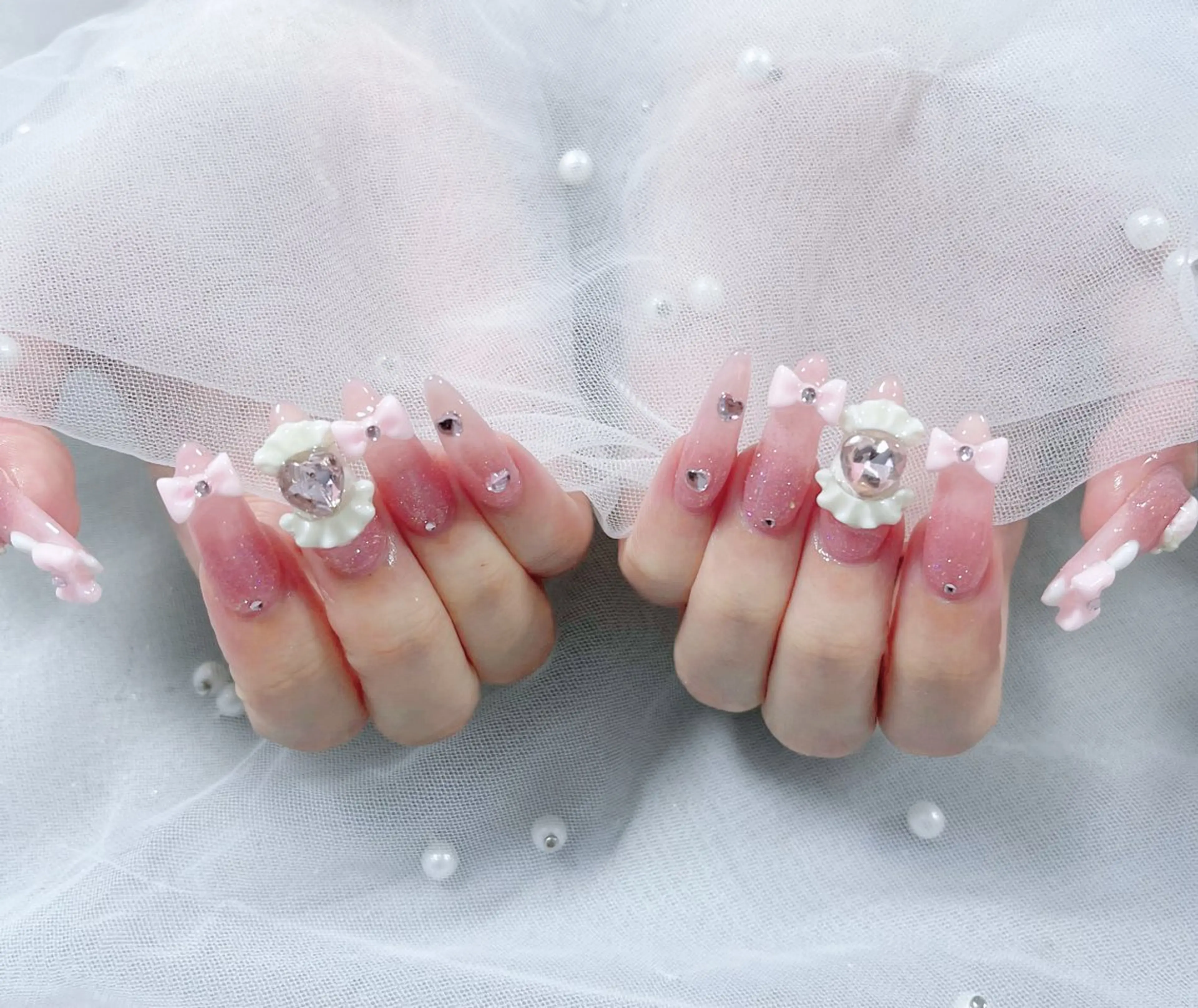 ネイル オーロラネイル クリアネイル フラッシュネイル ジェルネイル グラデーション ハンドネイル Amee Nail Salonのネイルデザイン