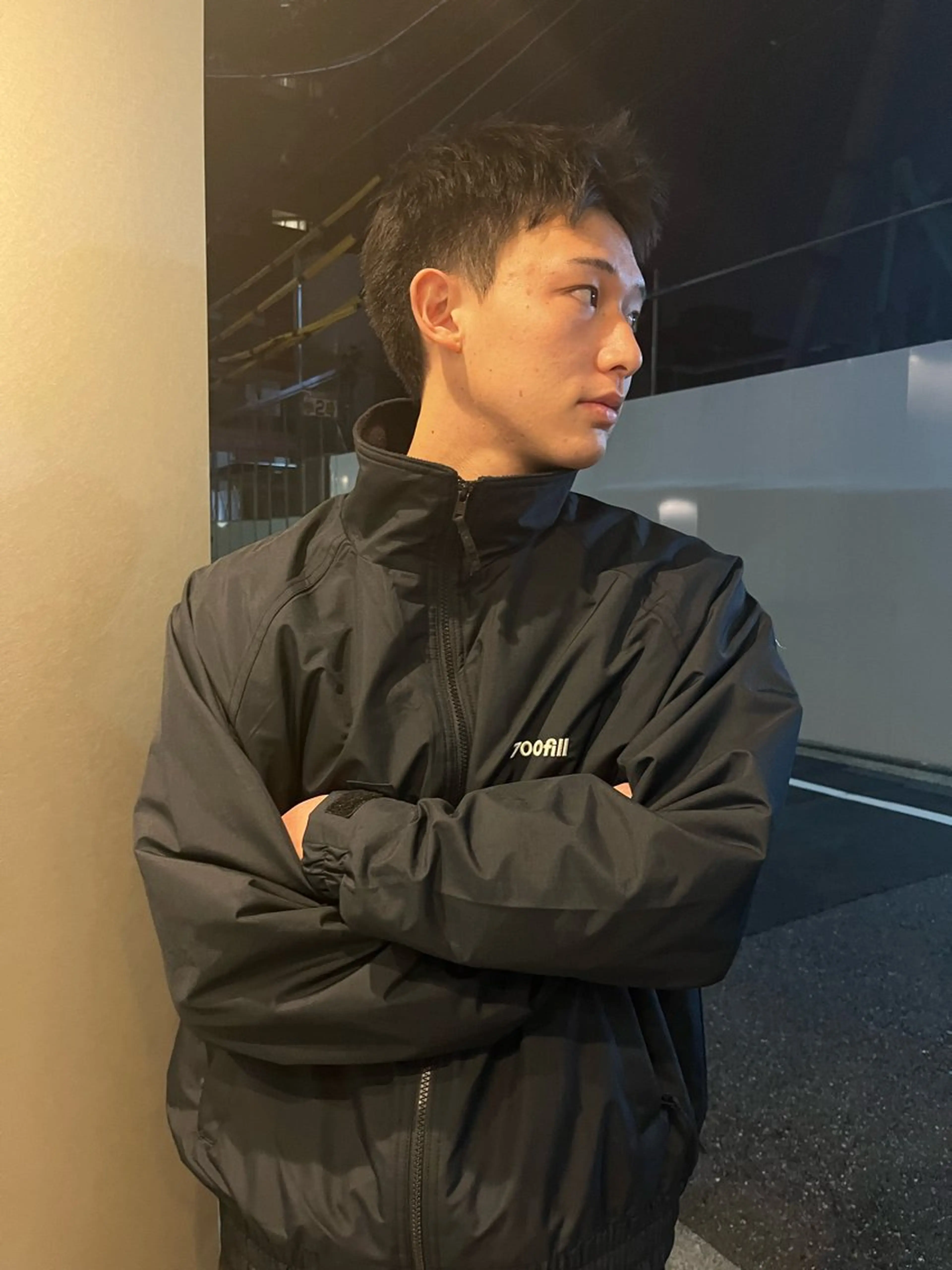 ショート メンズ カット 曲がる縮毛矯正 センターパートのヘアスタイル