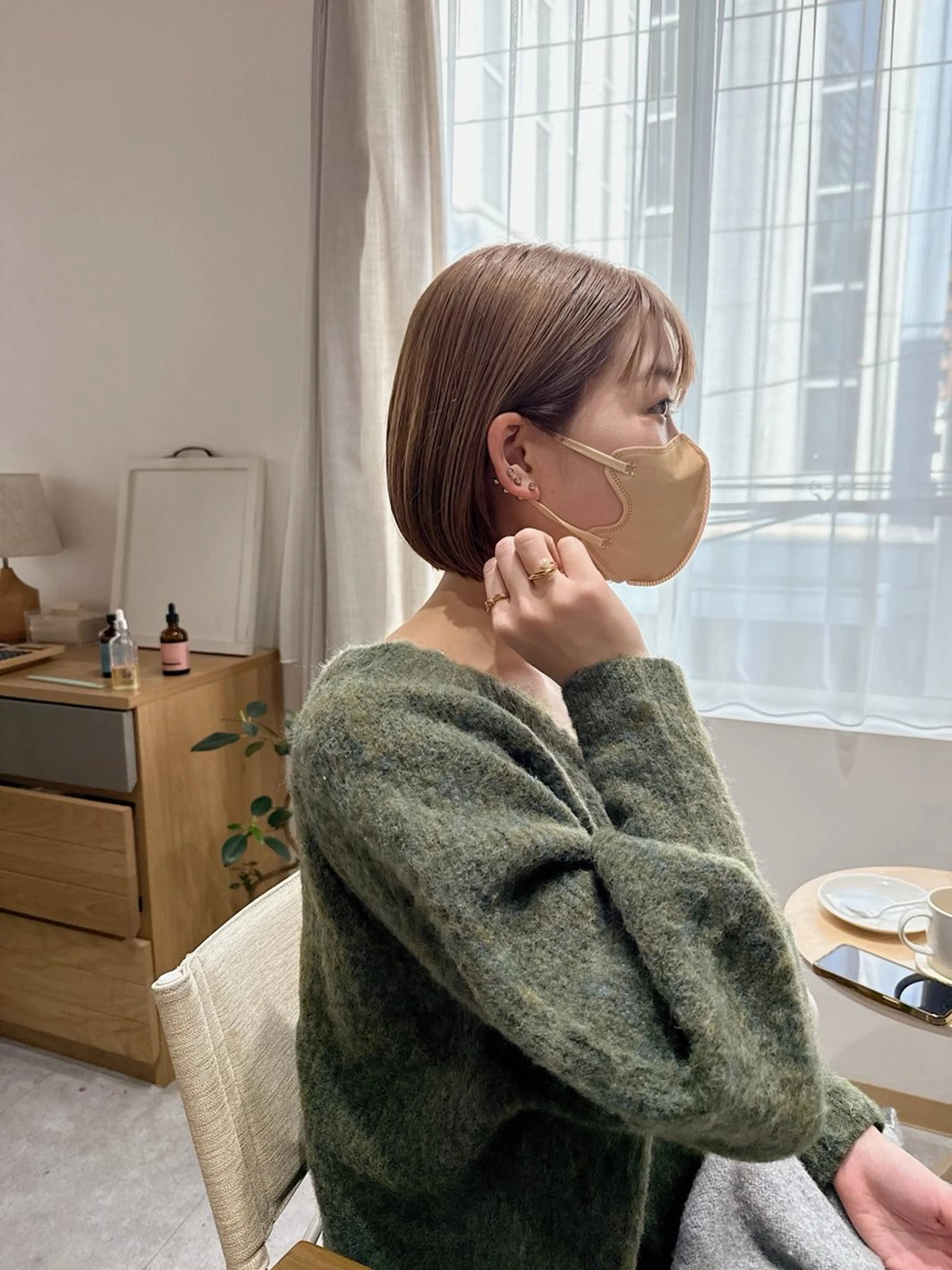 ショート カラー ベージュカラー ブリーチ ボブ カット ヘアカラー h a k u 大倉 卓人のヘアスタイル