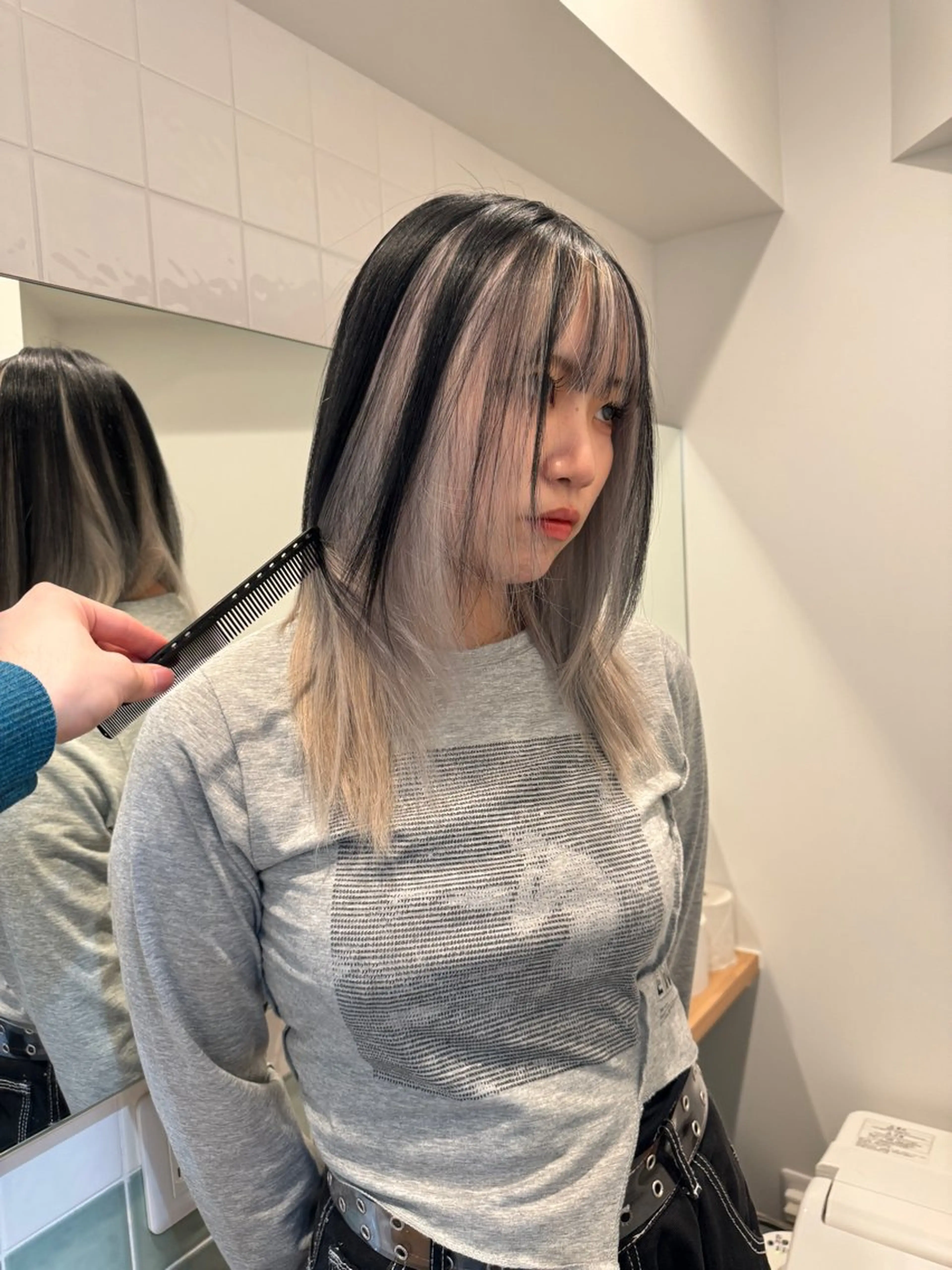 セミロング カラー 切りっぱなしボブ レイヤー/縮毛矯正のヘアスタイル