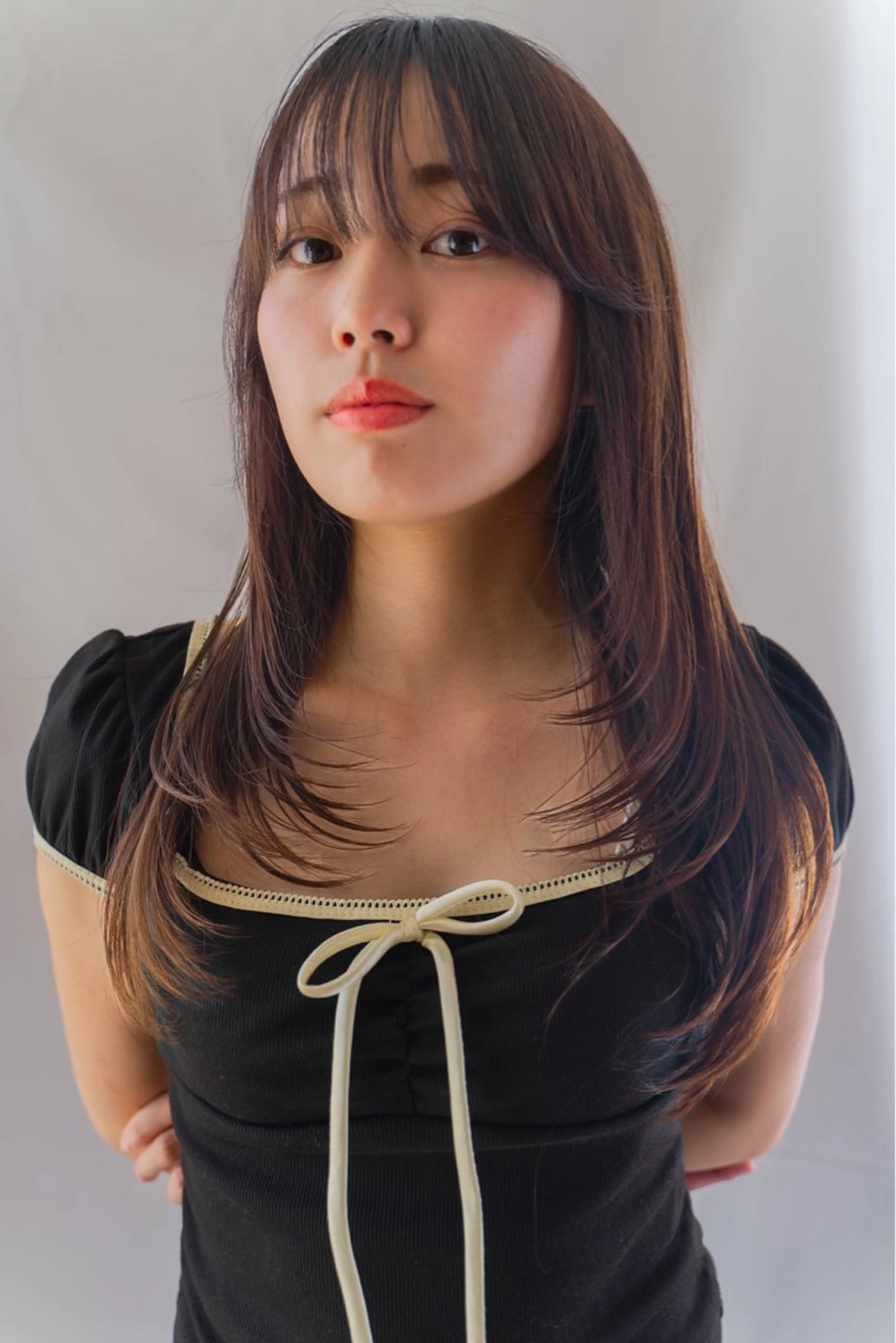 セミロング 喜屋武 美月のヘアスタイル