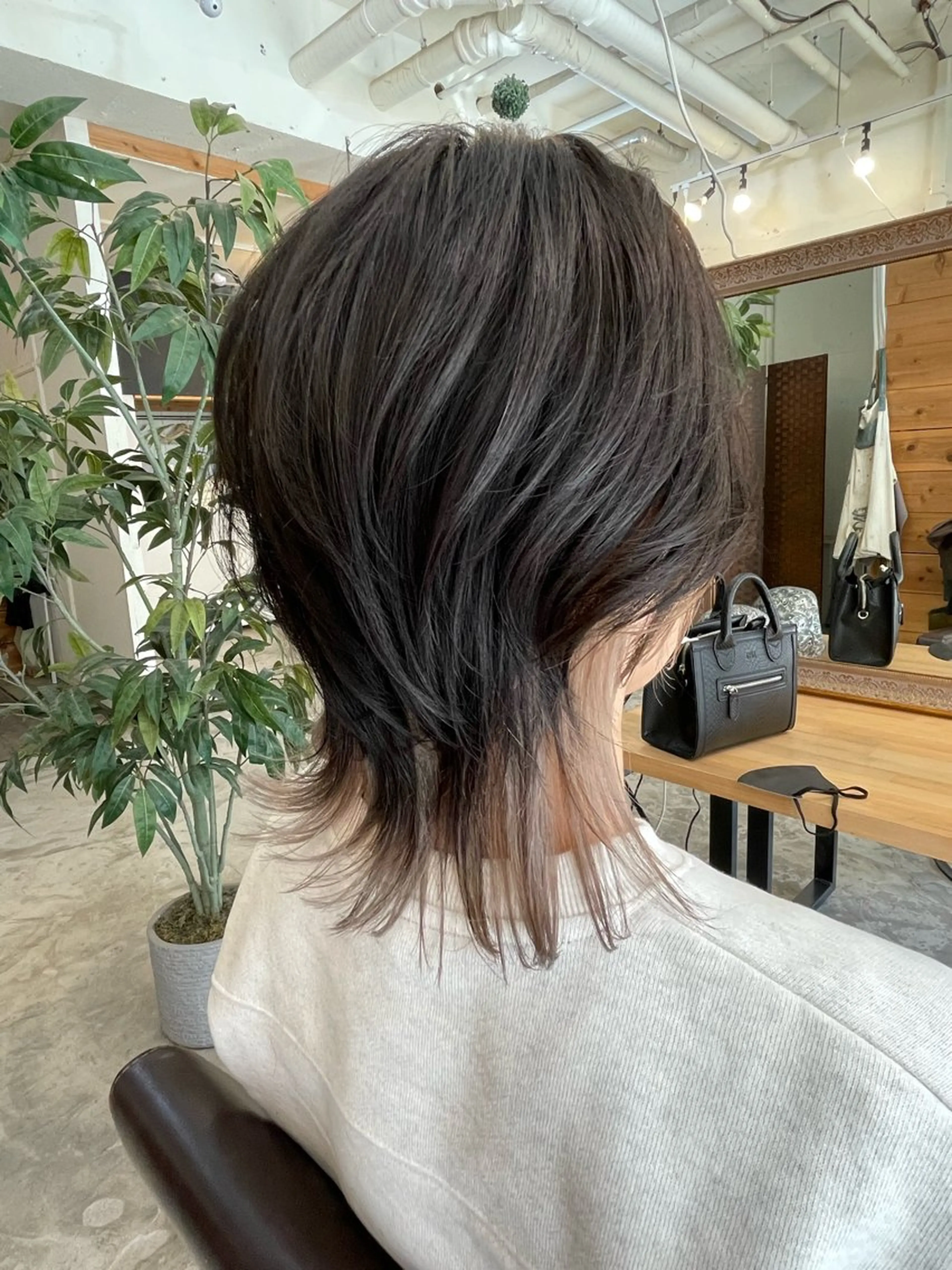 ショート カラー ブリーチ インナーカラー ウルフカット 艶カラー|透明感 カラー|レイヤーのヘアスタイル