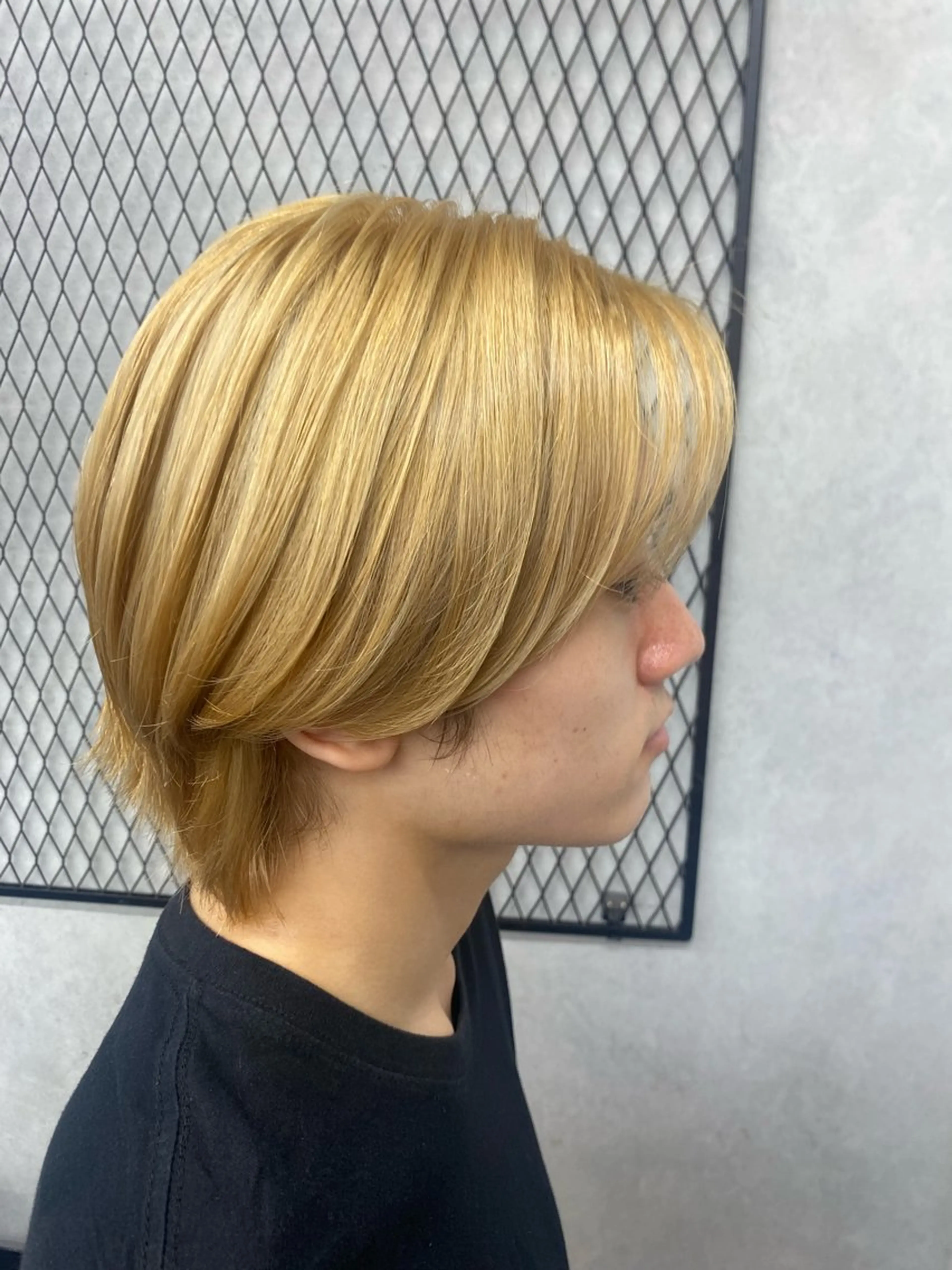 ミディアム カラー メンズ ミディアムパーマ メンズブリーチ センターパート メンズハイライト メンズハイトーン カット ヘアカラー トリートメント 👑髪質改善/縮毛矯 正/フェード/森田のヘアスタイル