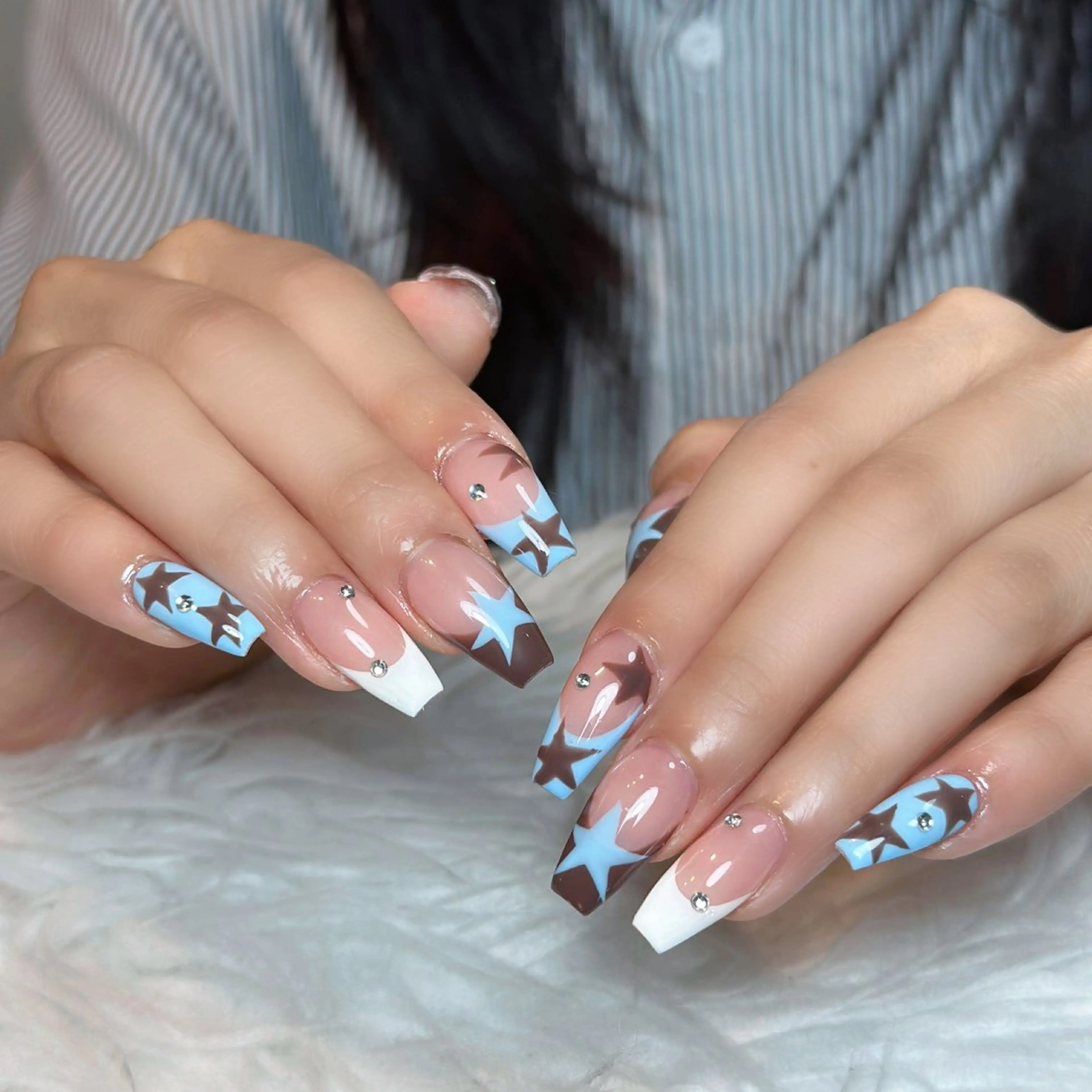 ネイル オーロラネイル ボルドー ブラウン 氷ネイル・うるうるネイル キラキラネイル ハンドネイル Julli NailStudioのネイルデザイン