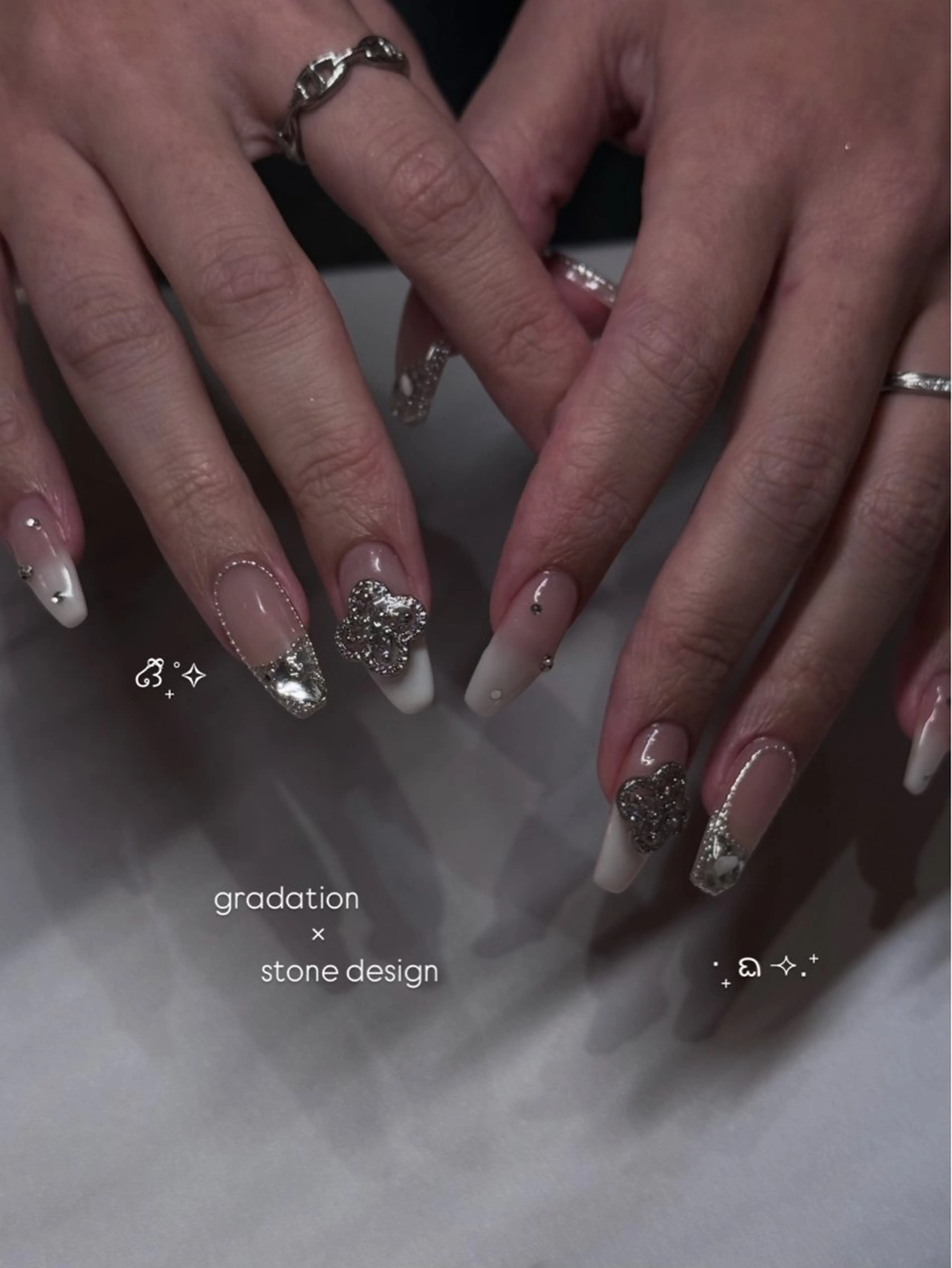 ネイル mikoto 🎀 艶々美フォルムのネイルデザイン