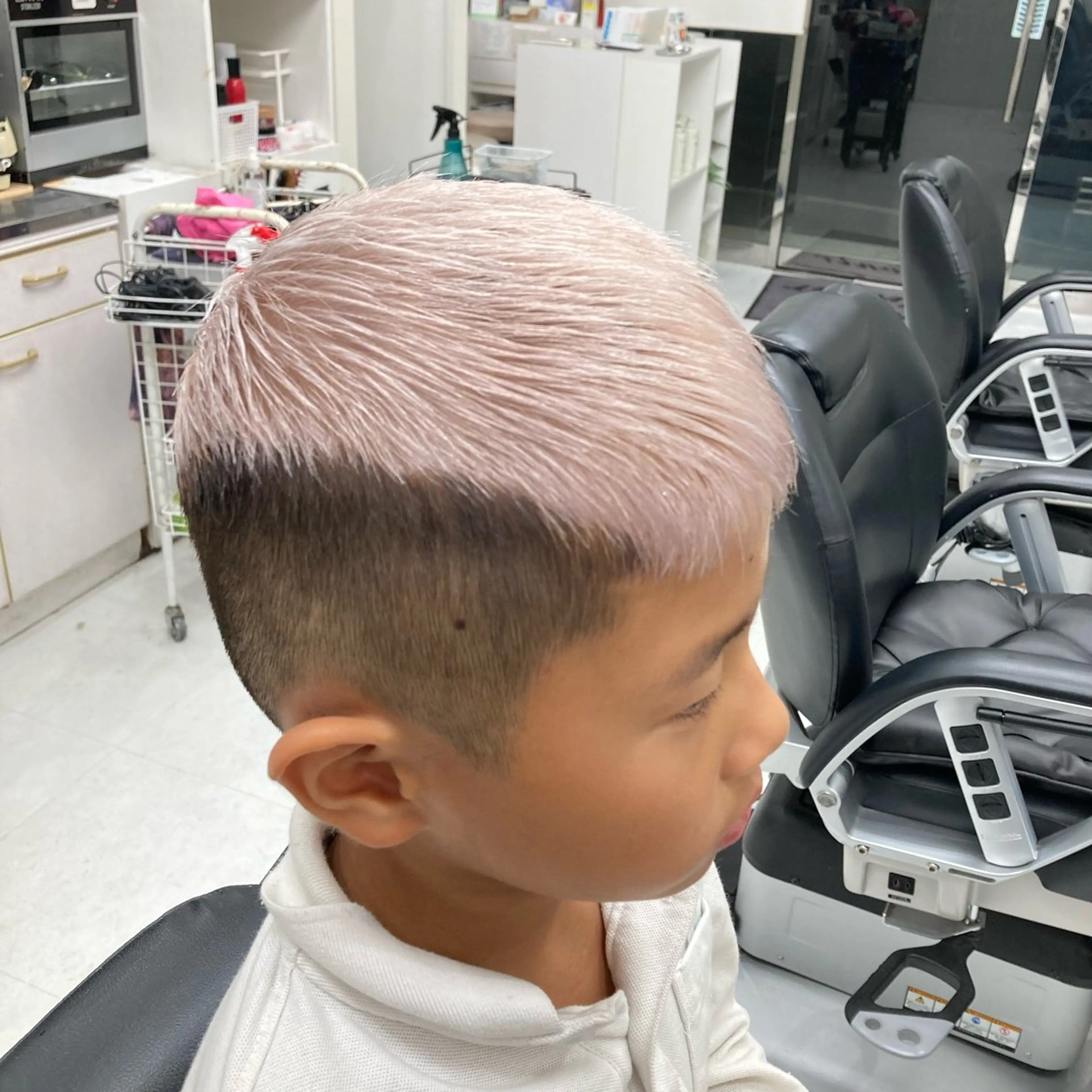 カラー メンズ メンズブリーチ ブリーチ カット ヘアカラー Avenir~axe~所属・カラー職人 🍎IKUMI🍎のヘアスタイル