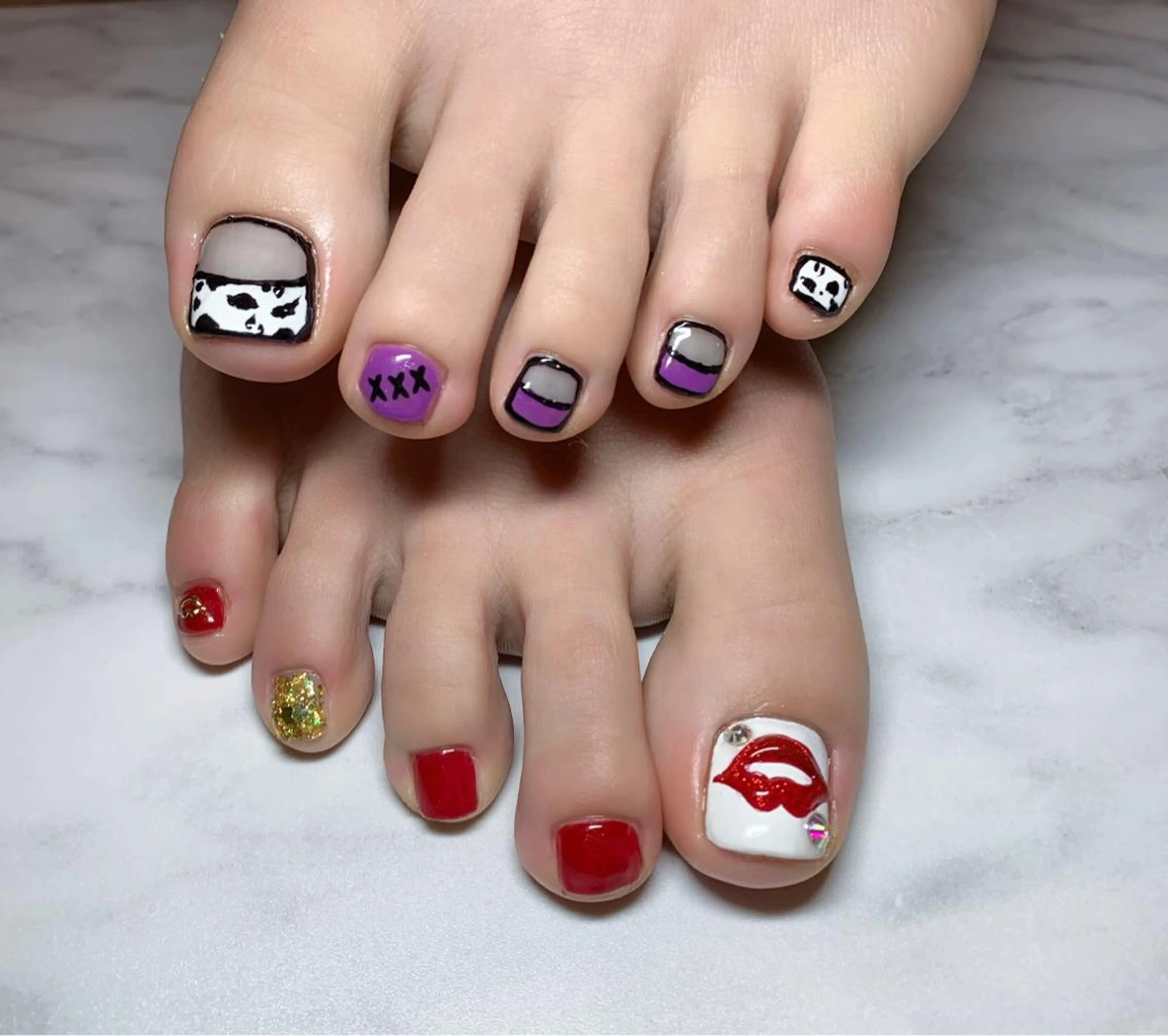 ネイル アニマル柄 アートネイル フットネイル ニュアンスネイル ネイルチップ x.1.0.nail ♡Cのネイルデザイン