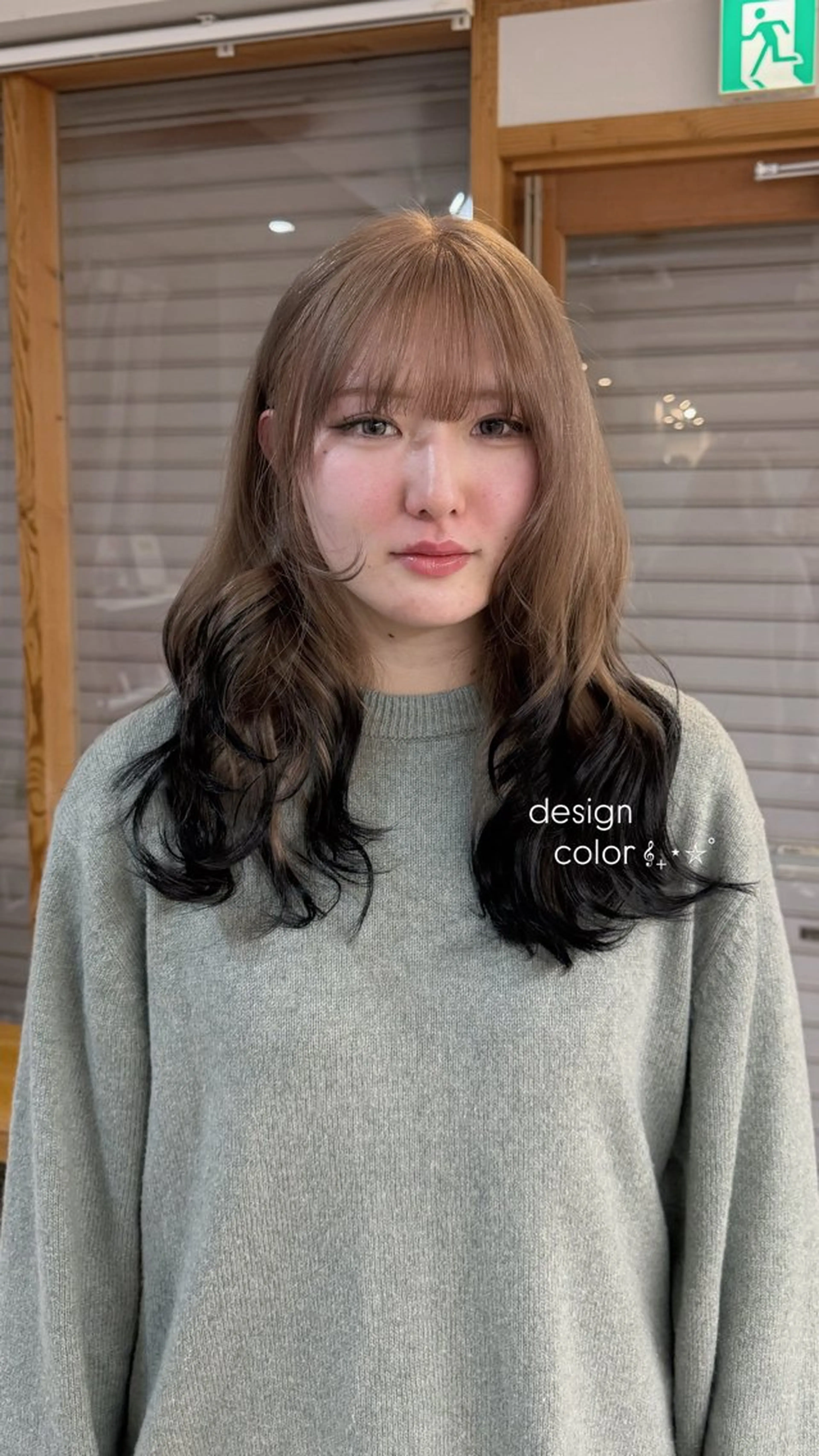 ロング カラー ベージュカラー 黒髪 透明感カラー デザインカラー ミルクティーベージュ cipre 萌乃のヘアスタイル