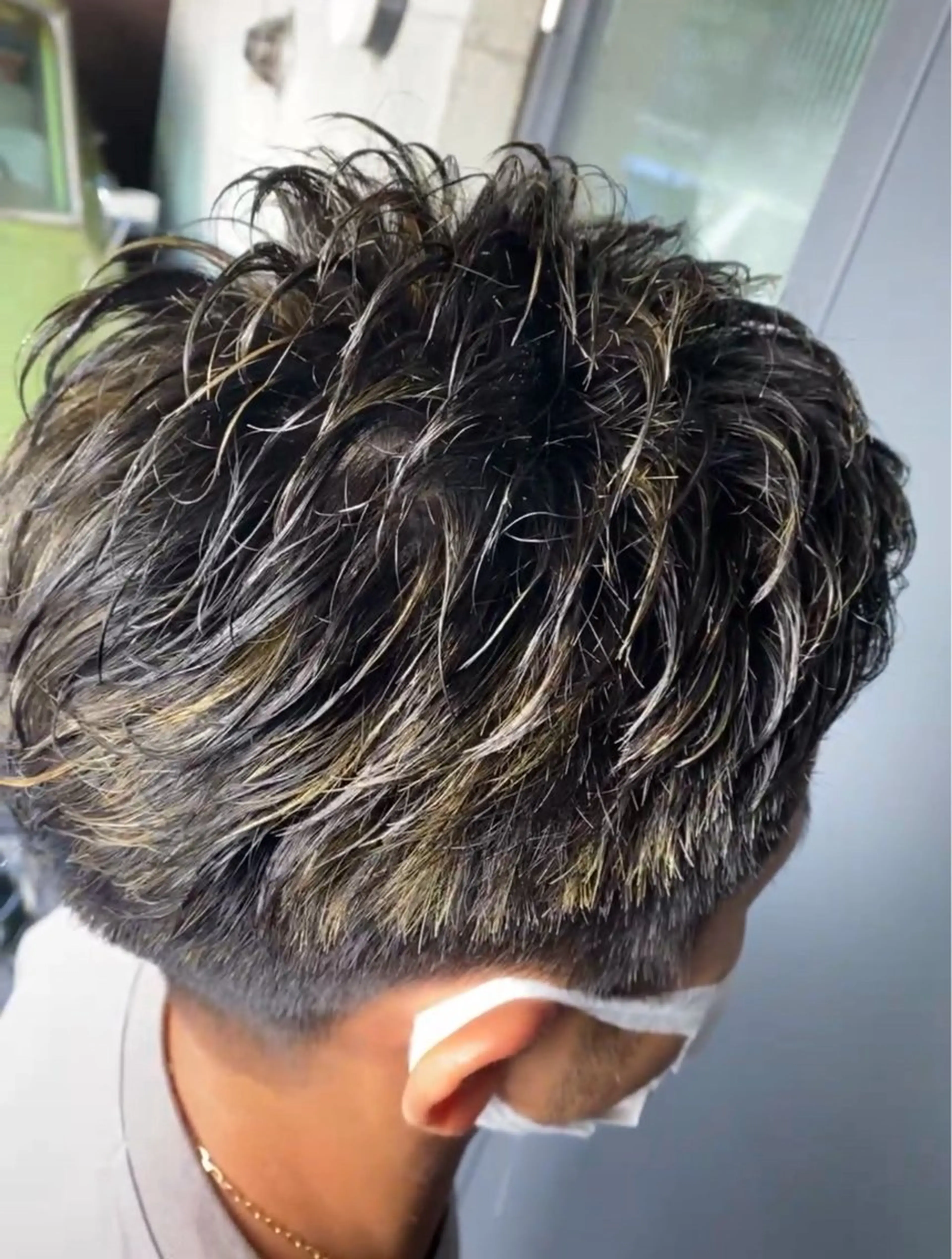 ショート カラー メンズ メンズブリーチ フェードカット メンズハイライト メンズメッシュ 刈り上げ メンズパーマ ジンのヘアスタイル