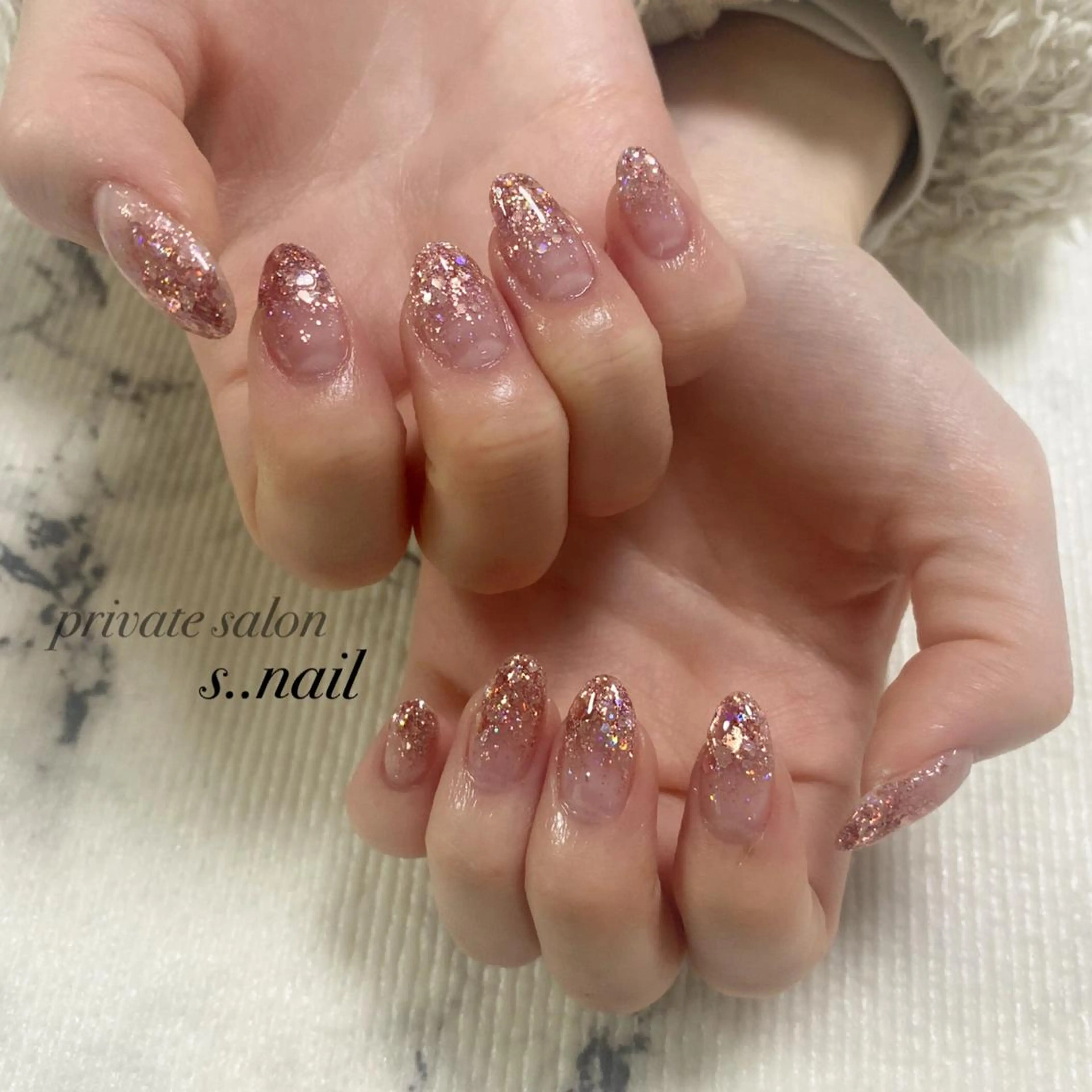 ネイル グラデーション キラキラネイル ラメ(グリッター) ラメグラデーション ピンク ハンドネイル フットネイル s..nail / MORITAのネイルデザイン