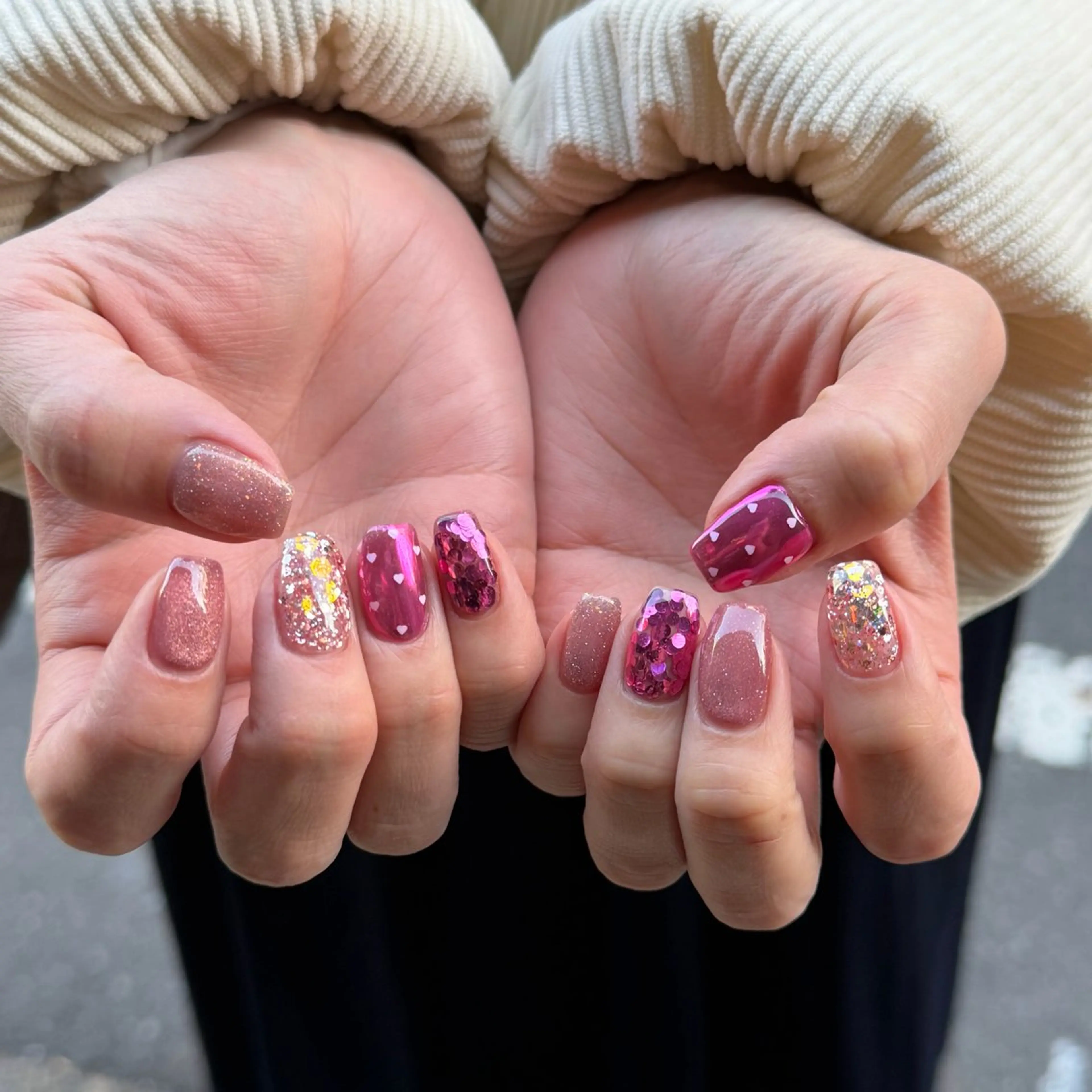 ネイル ピンク ハンドネイル 𝐫𝐚𝐢 𝐧𝐚𝐢𝐥の眉毛・アイブロウイメージ