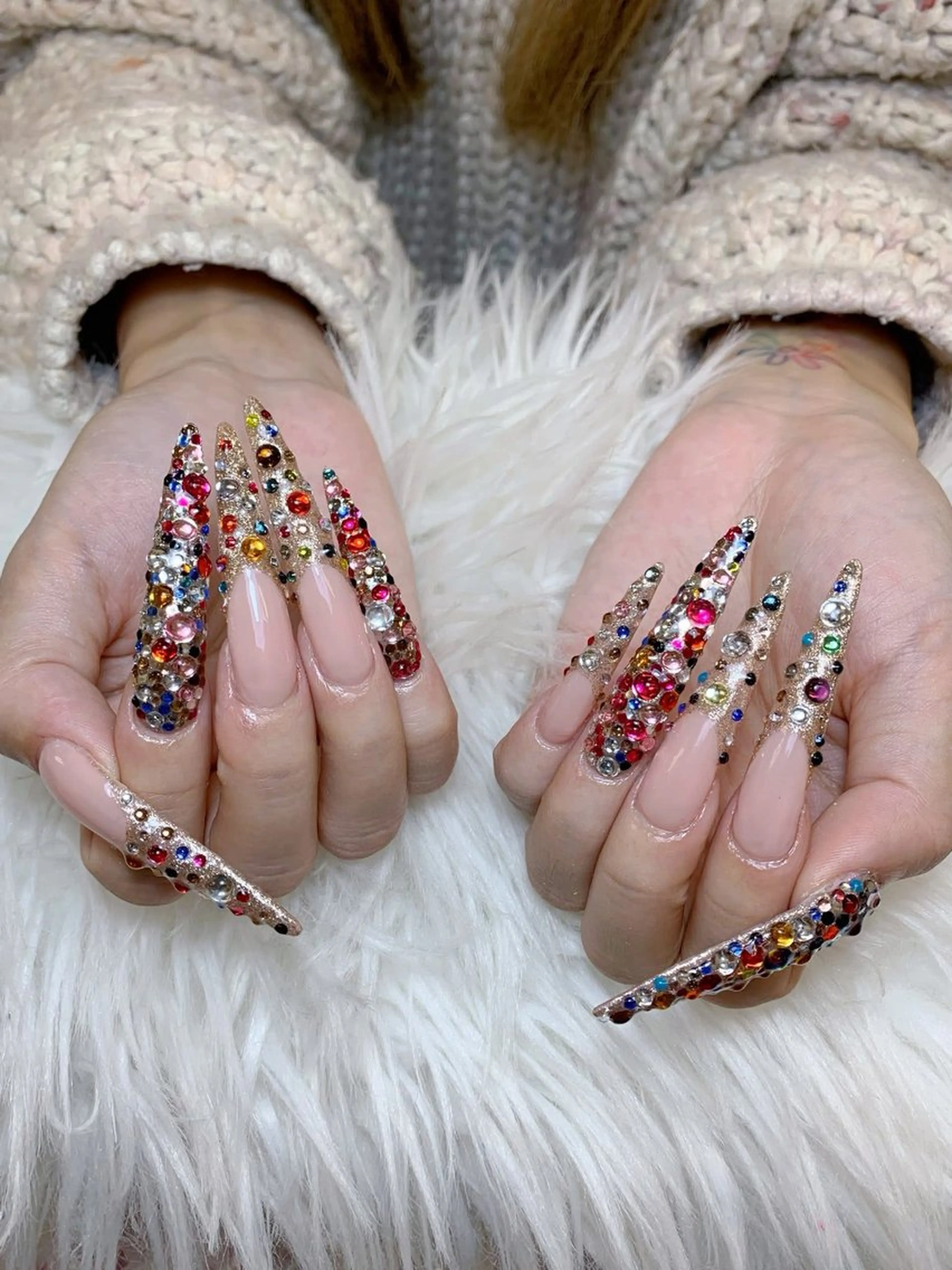 ネイル アートネイル オーロラネイル チークネイル 長さ出し フットネイル ハンドネイル ハンドケア Mio_ Noiranailのネイルデザイン