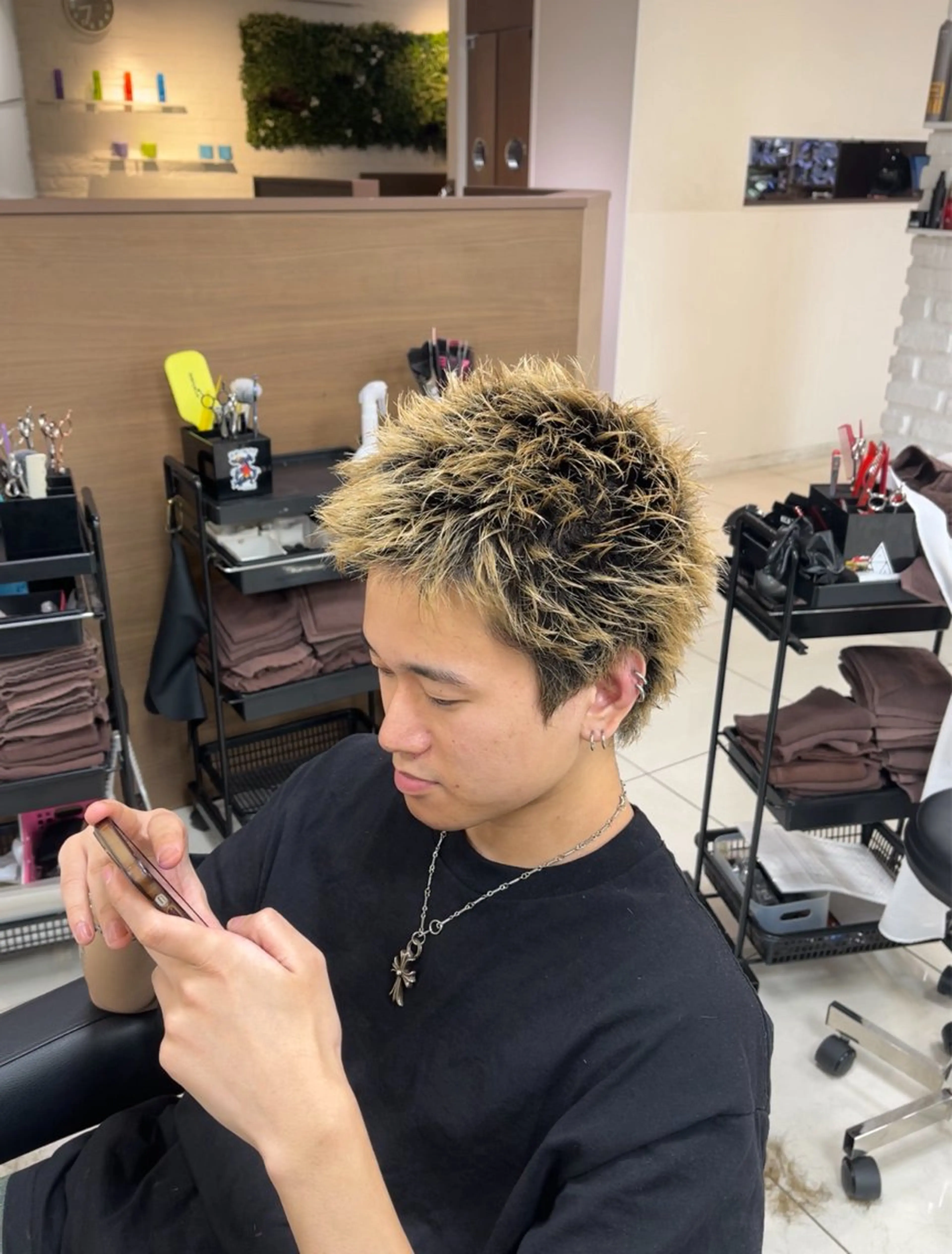 ショート メンズ 【シャドウパーマ センターパート】義心のヘアスタイル