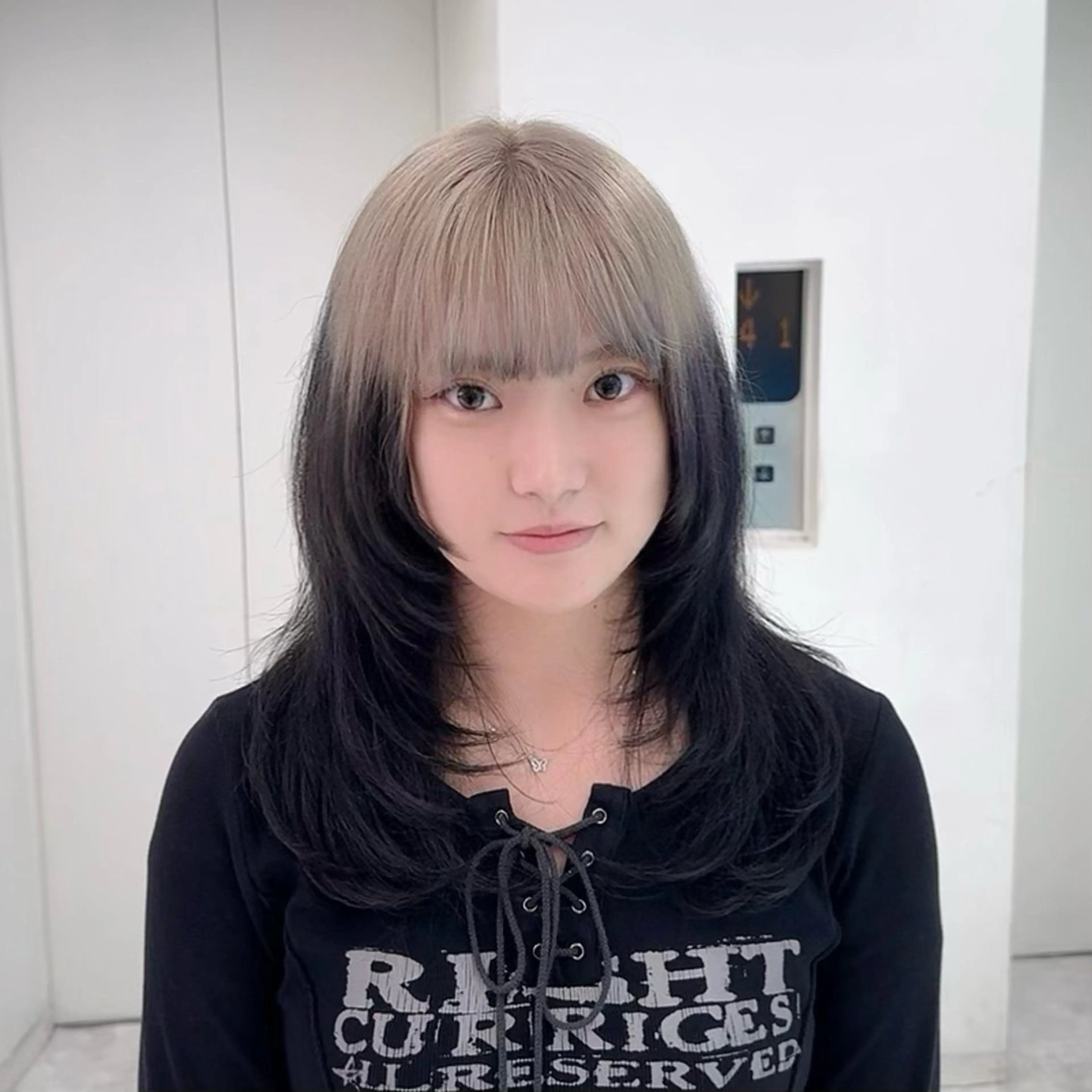 セミロング カラー ヘアアレンジ ハイトーン艶カラー 🤍ゆうひのヘアスタイル