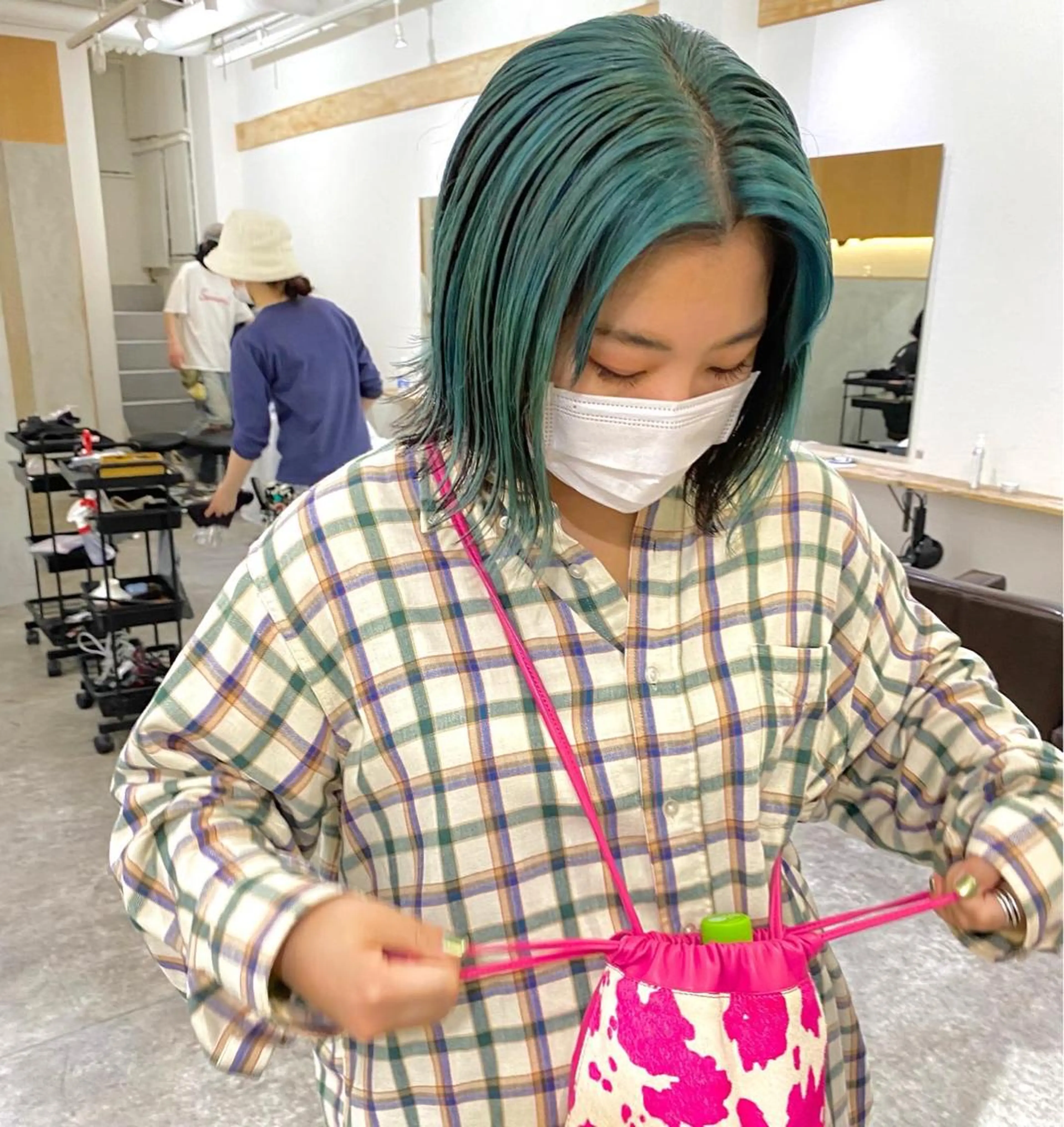 ショート カラー インナーカラー ヘアカラー 森貴裕/ベージュ/ パーマ/オリーブのヘアスタイル