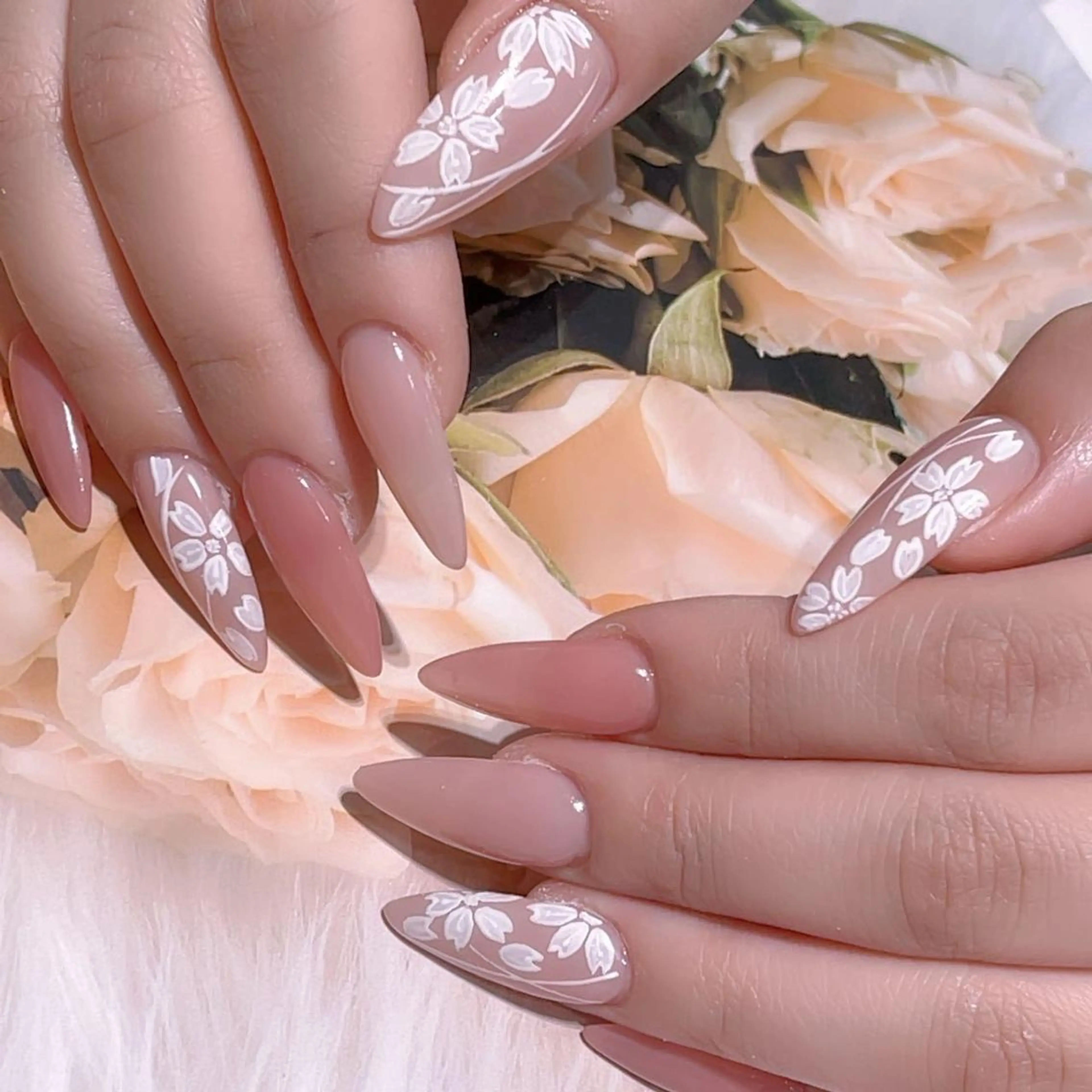 ネイル ネイルチップ Queens ciciのネイルデザイン