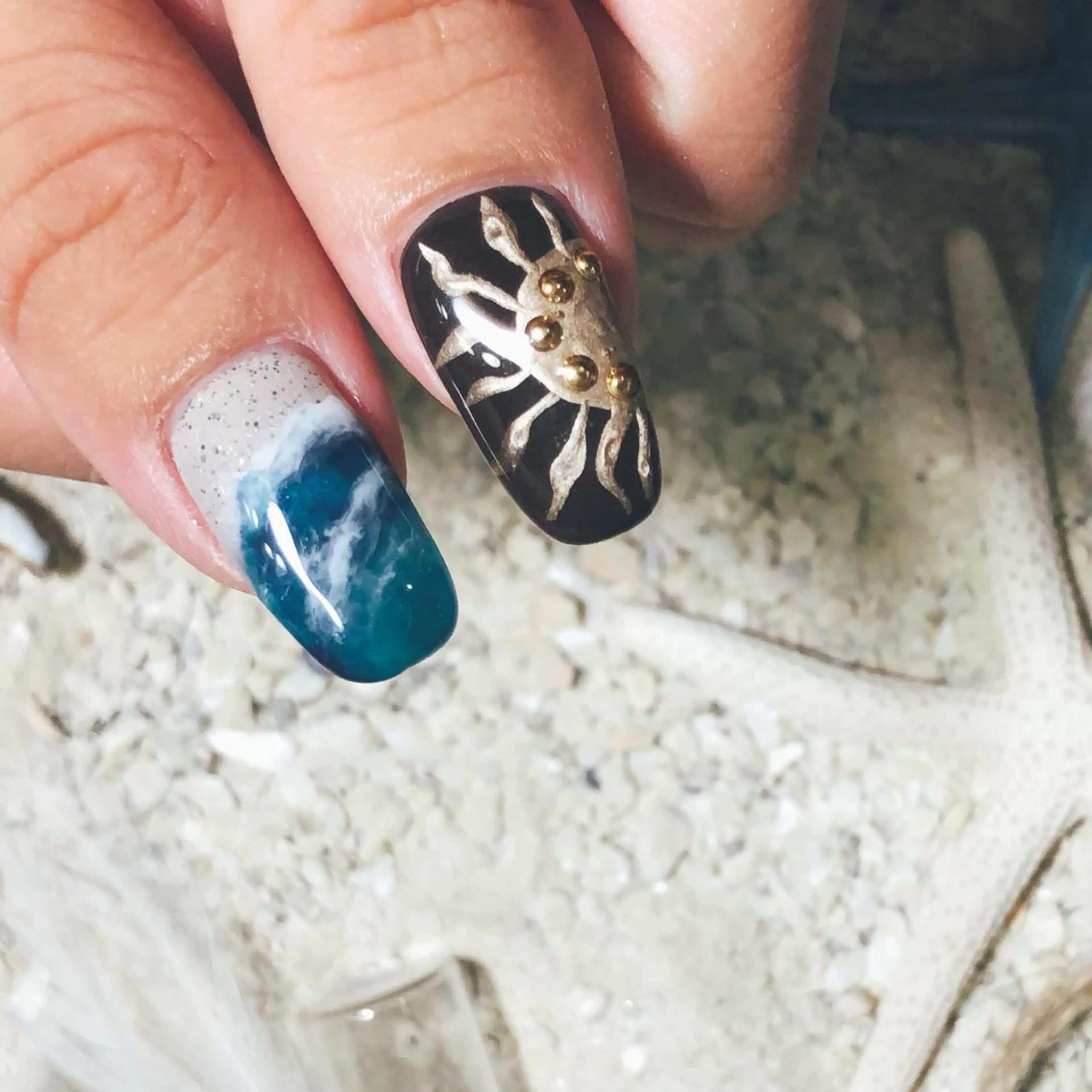 ネイル フットネイル フレンチネイル ジェルネイル ラメ(グリッター) ラメグラデーション 𝐍𝐄𝐎 𝐉𝐔𝐑𝐈のネイルデザイン