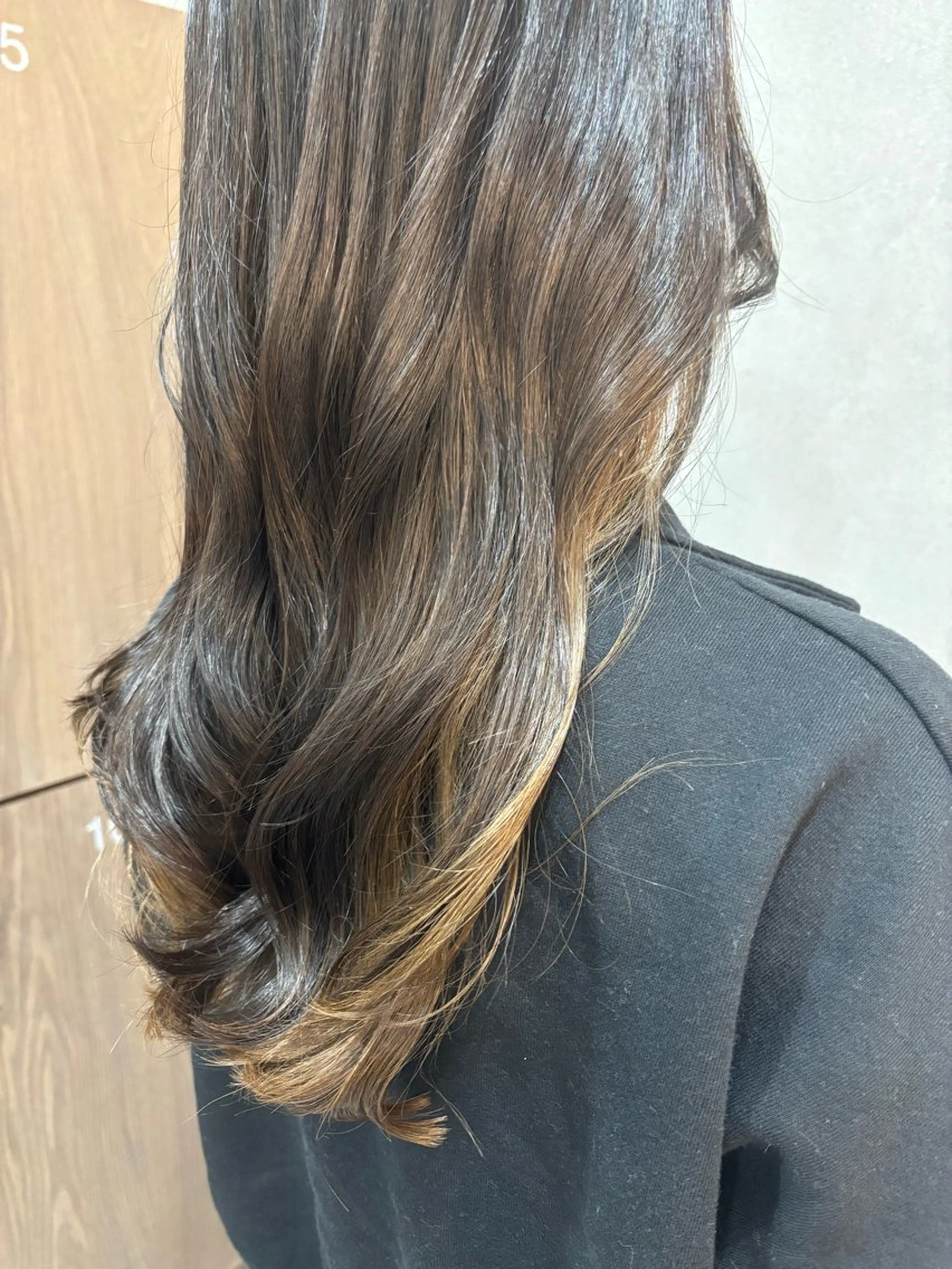 ロング ヘアカラー ルプラボウ あいか 韓国ヘア/艶髪のヘアスタイル