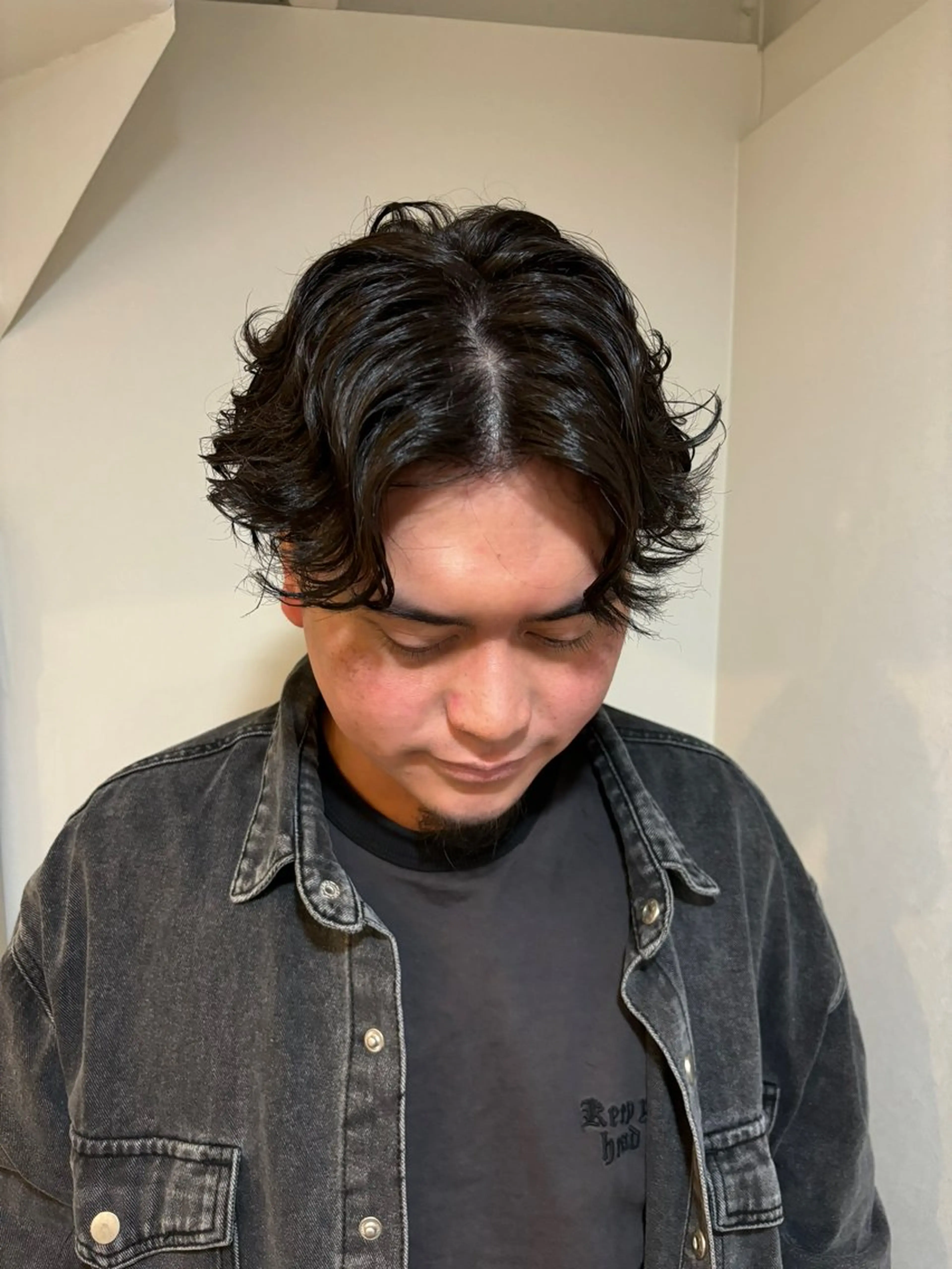 ショート パーマ メンズ フェザーパーマ メンズパーマ 🩵izu 🩵のヘアスタイル