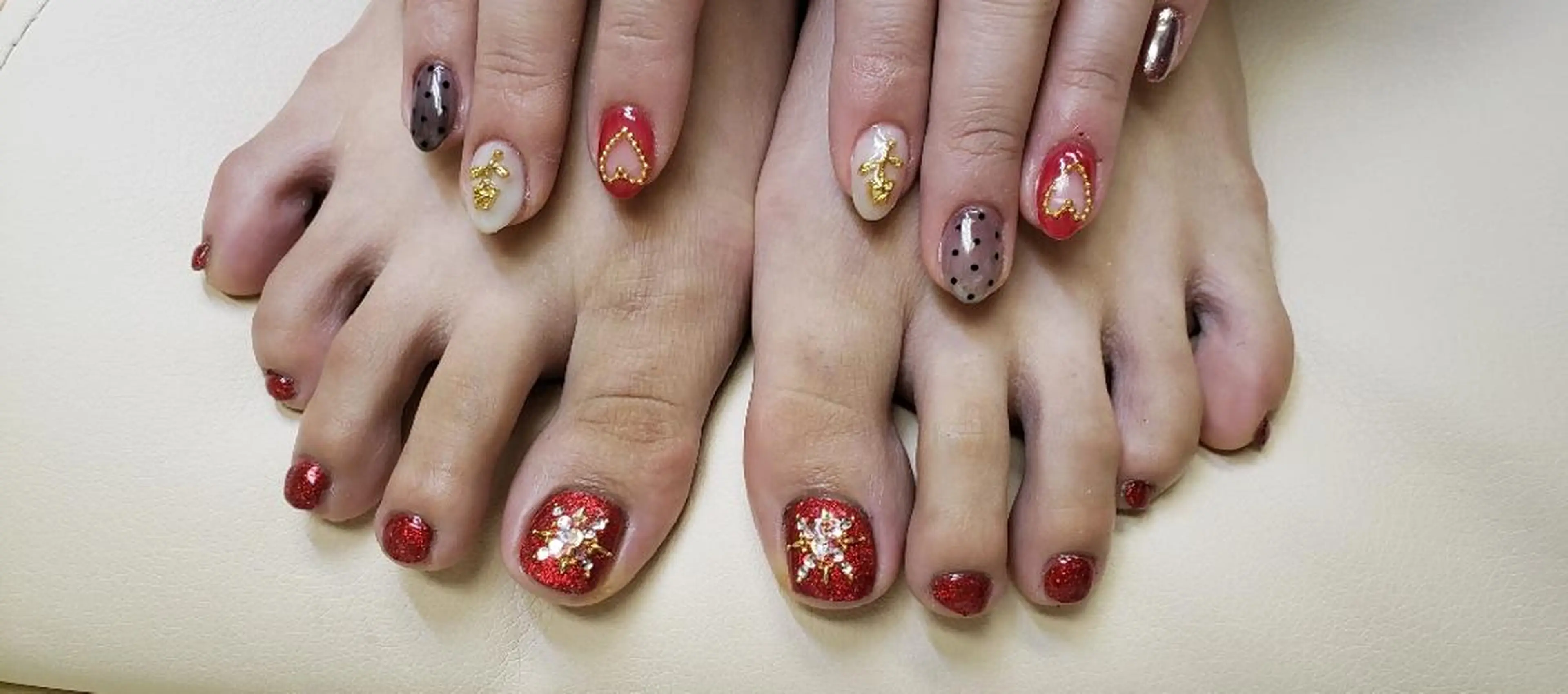 ミディアム ネイル フットネイル クロキ 。のネイルデザイン