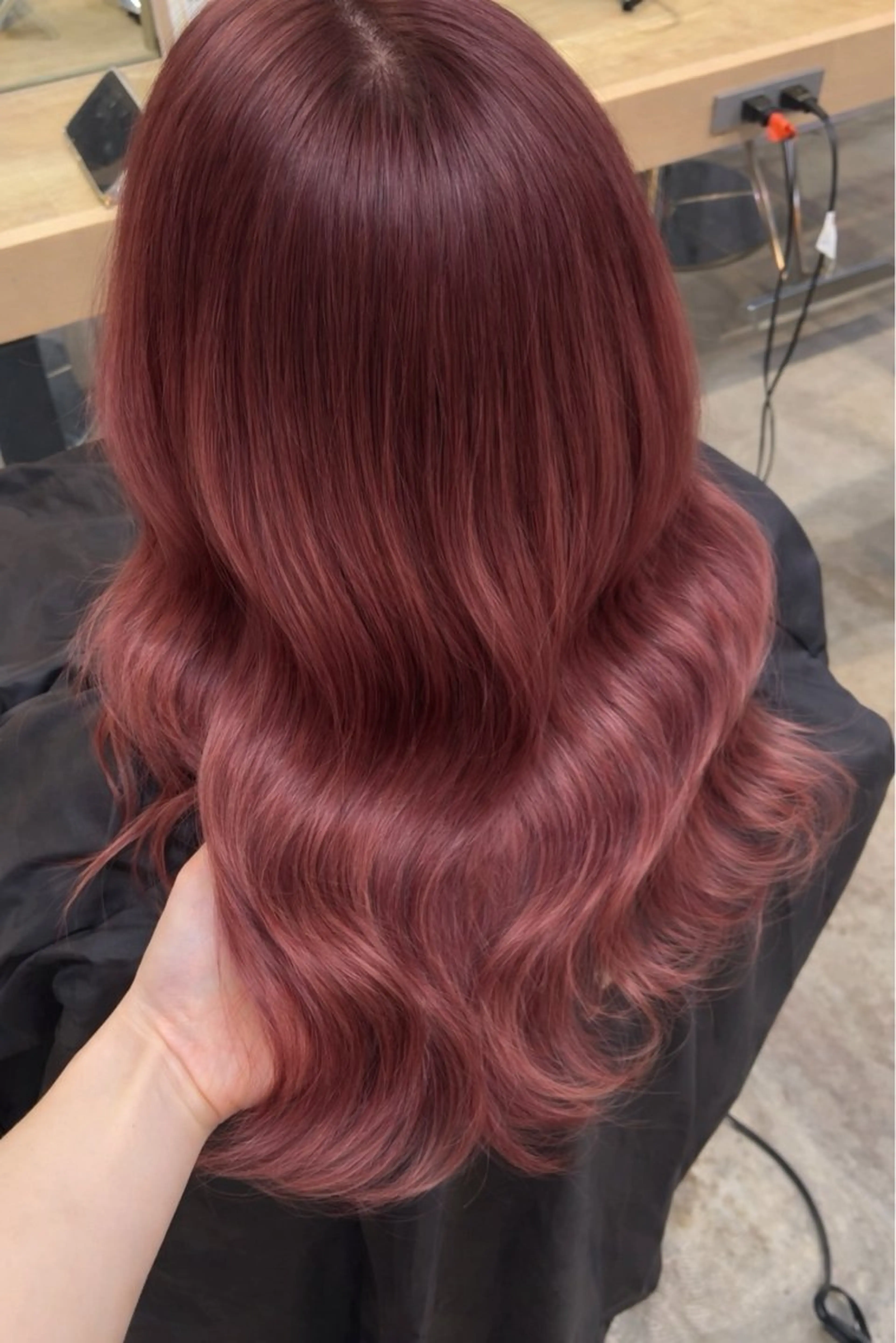 ミディアム レイヤーカット Lia 瑠莉花のヘアスタイル