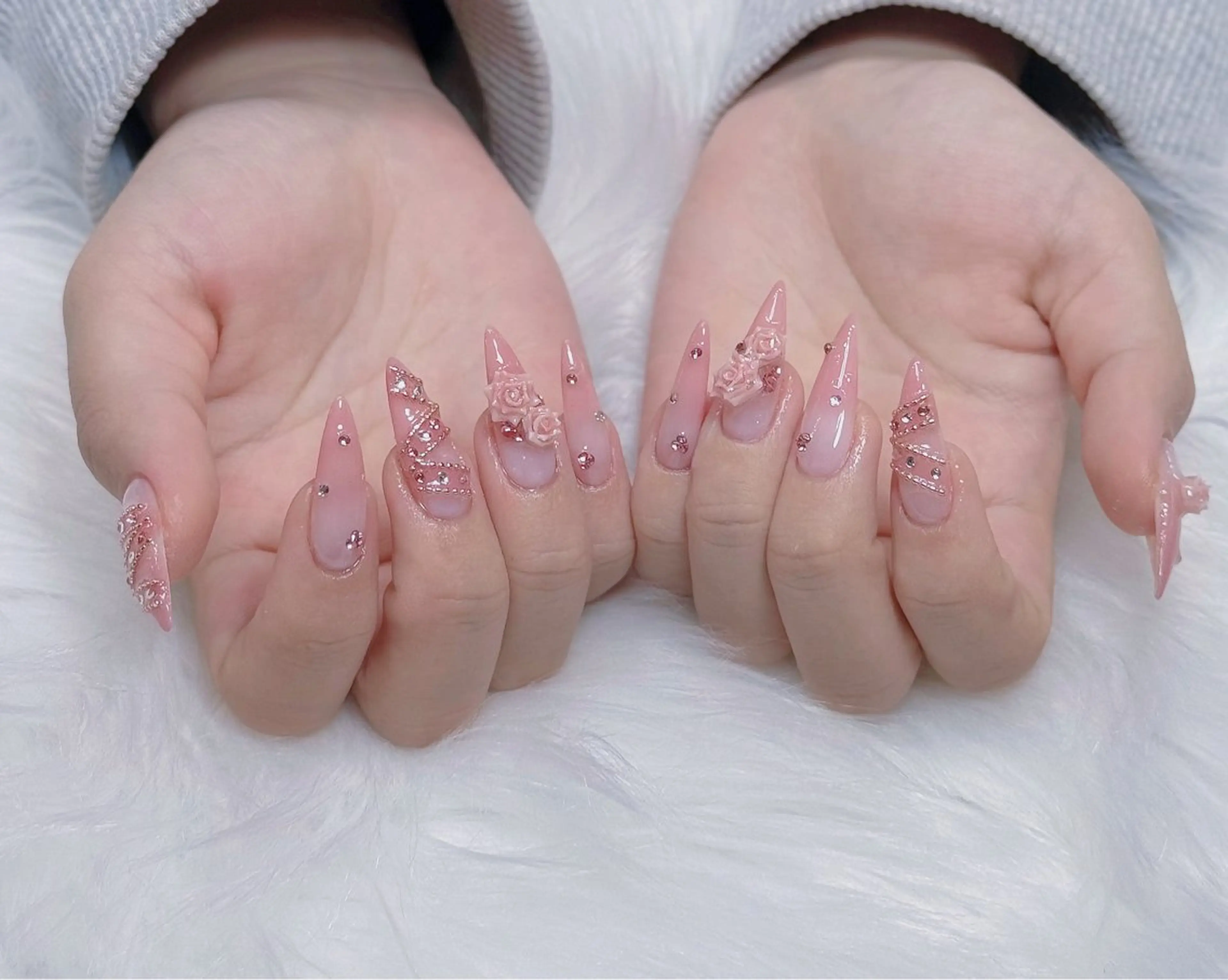 ネイル オーロラネイル チークネイル フットネイル フレンチネイル ジェルネイル ハンドネイル Nichi Nailsのネイルデザイン