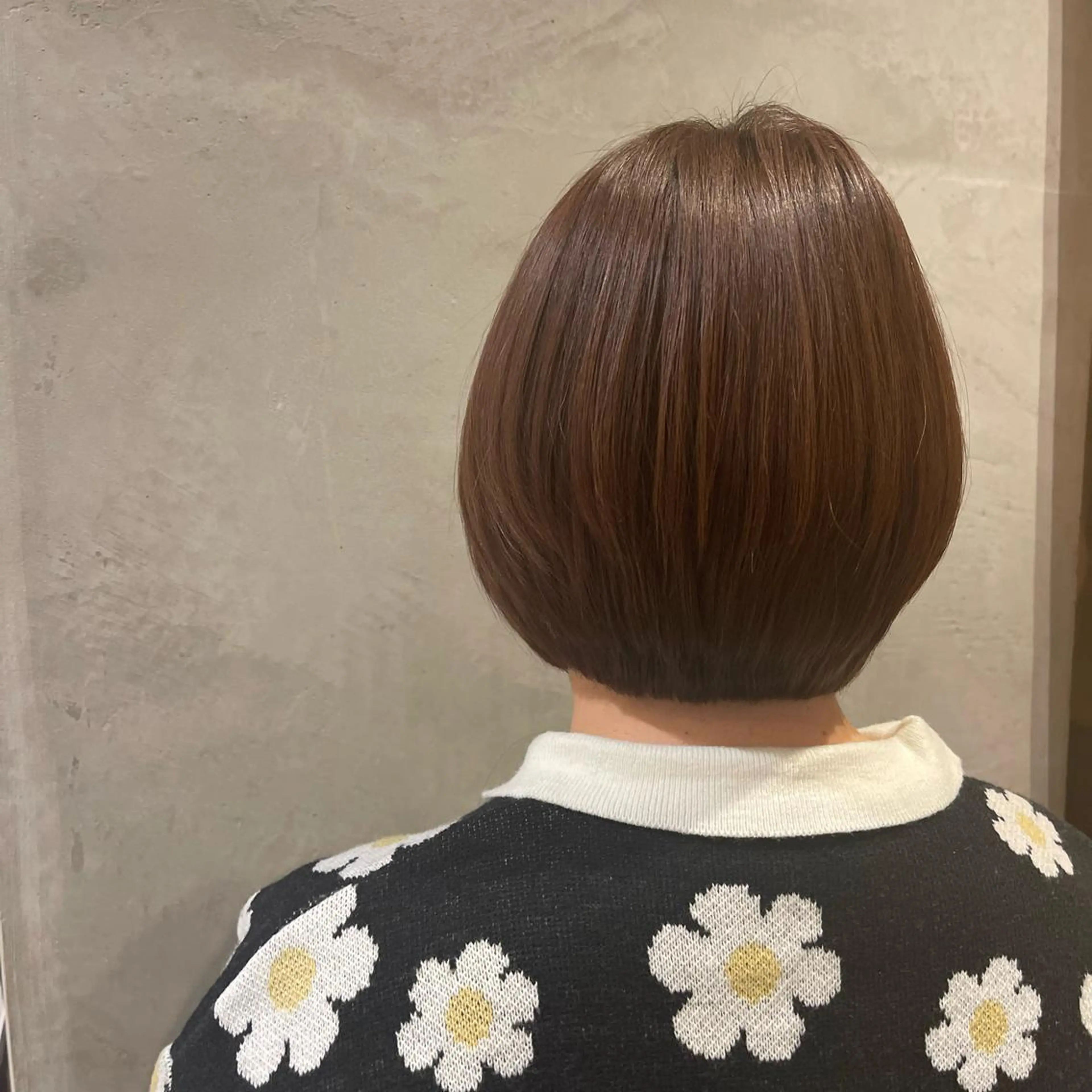 ショート カラー パーマ ヘアアレンジ ショートヘア 高井瑠華🌼 ストカールカット特化のヘアスタイル