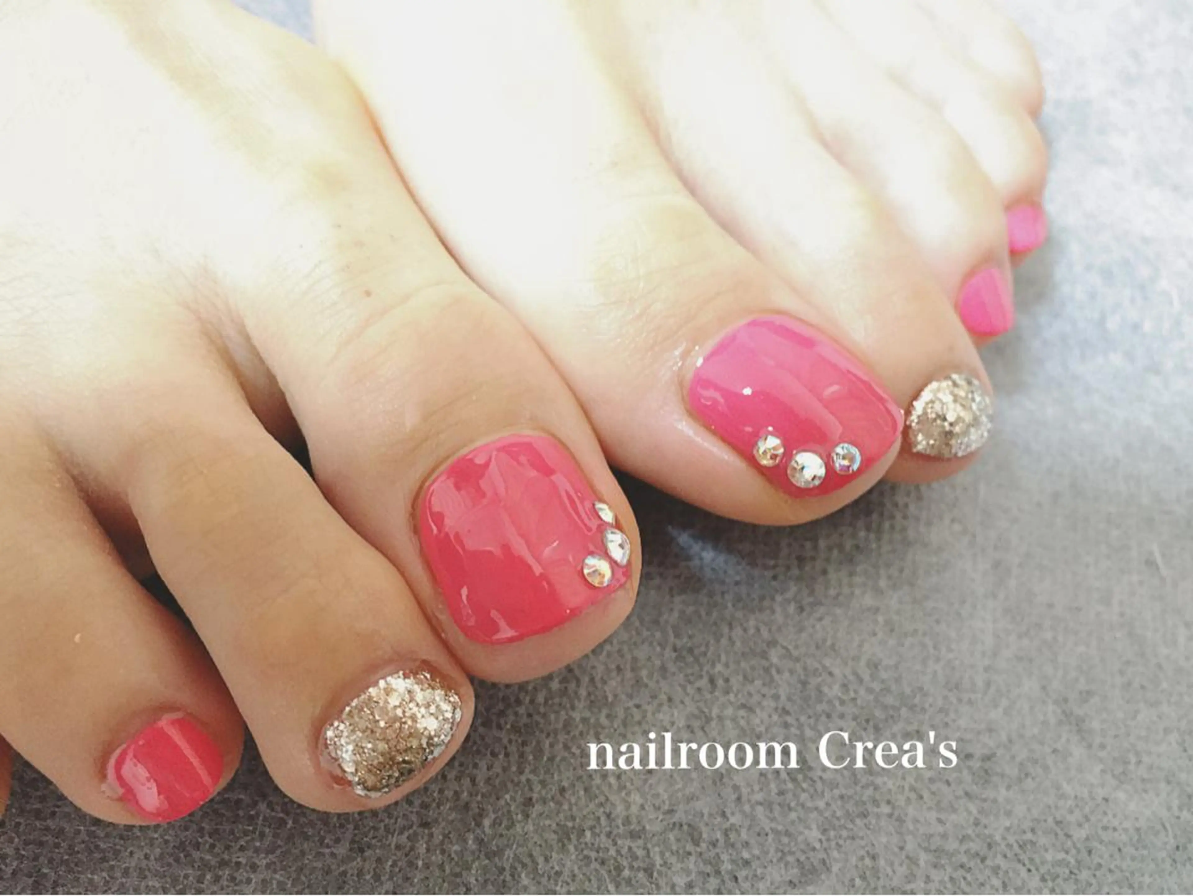 ネイル フットネイル ラメ(グリッター) ワンカラーネイル nailroom Crea'sのネイルデザイン