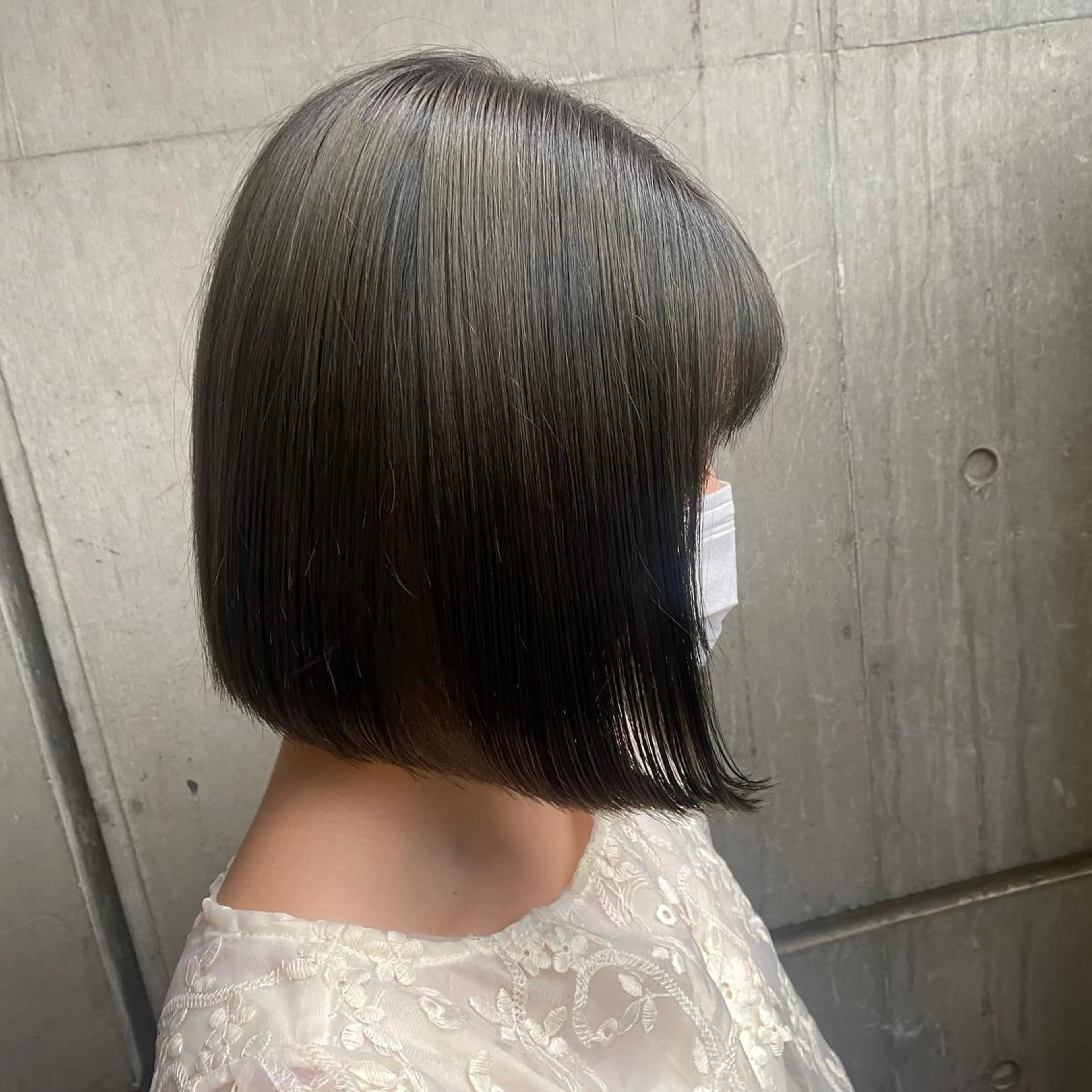 ショート カット ヘアカラー 透け感ベージュ ／ミハルのヘアスタイル