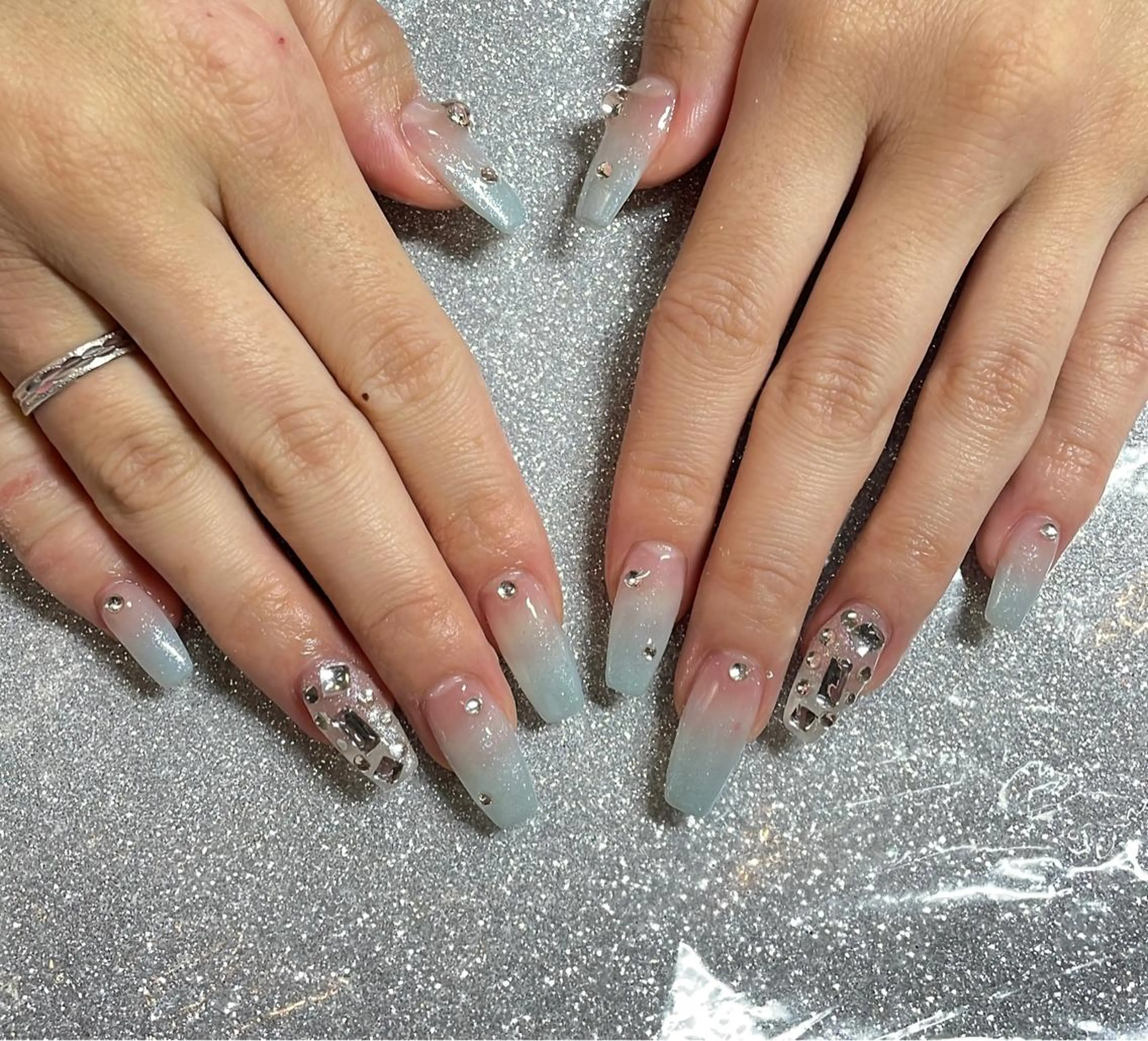 ネイル ハンドネイル VIERU 🌈🎀💖のネイルデザイン