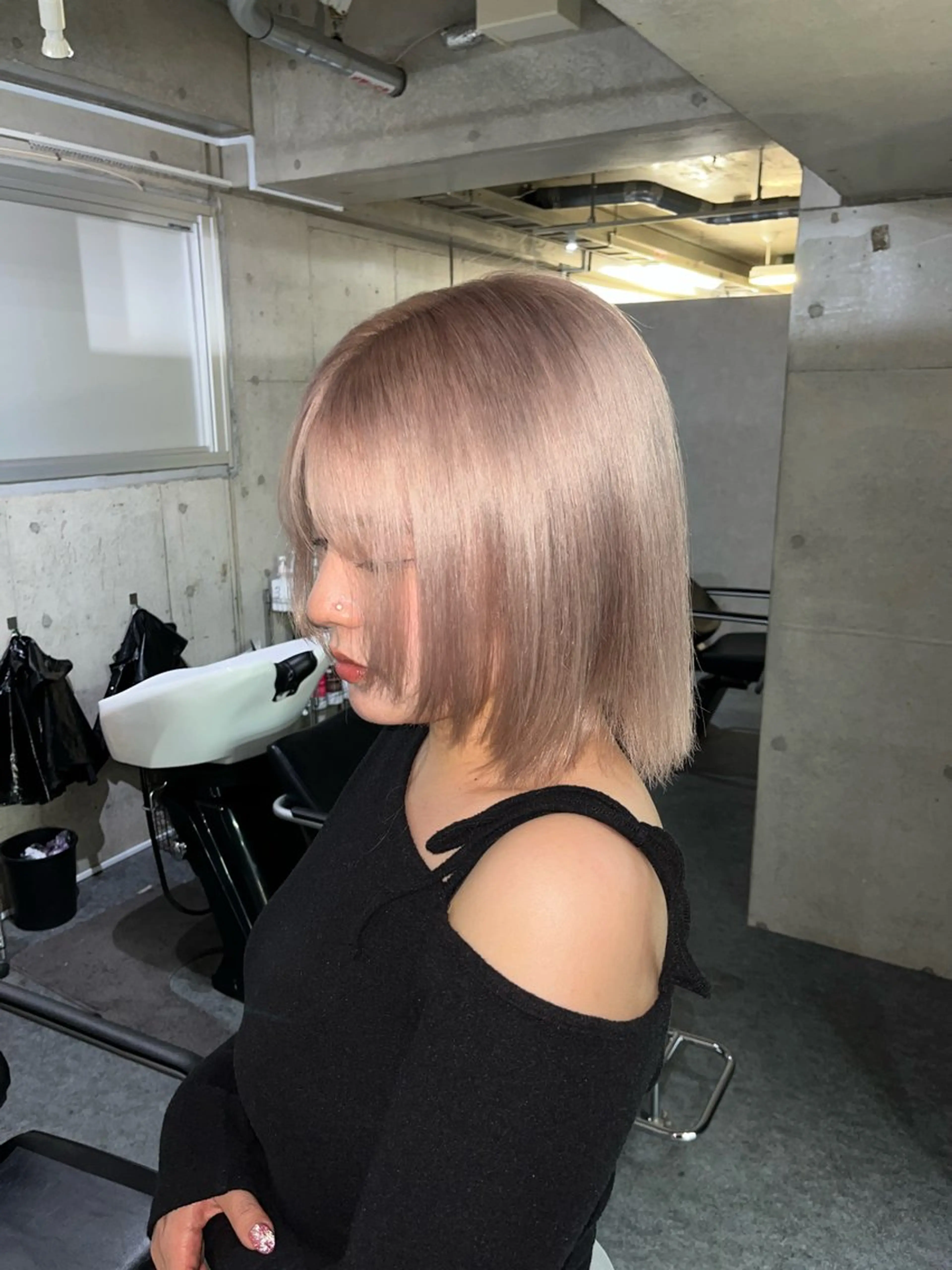 ショート カラー 切りっぱなしボブ ベージュカラー ボブ 顔周りカット レイヤーカット カット ヘアカラー トリートメント Kvell&Co.所属・心斎橋/✨ハイトーン ✨/isseiのヘアスタイル