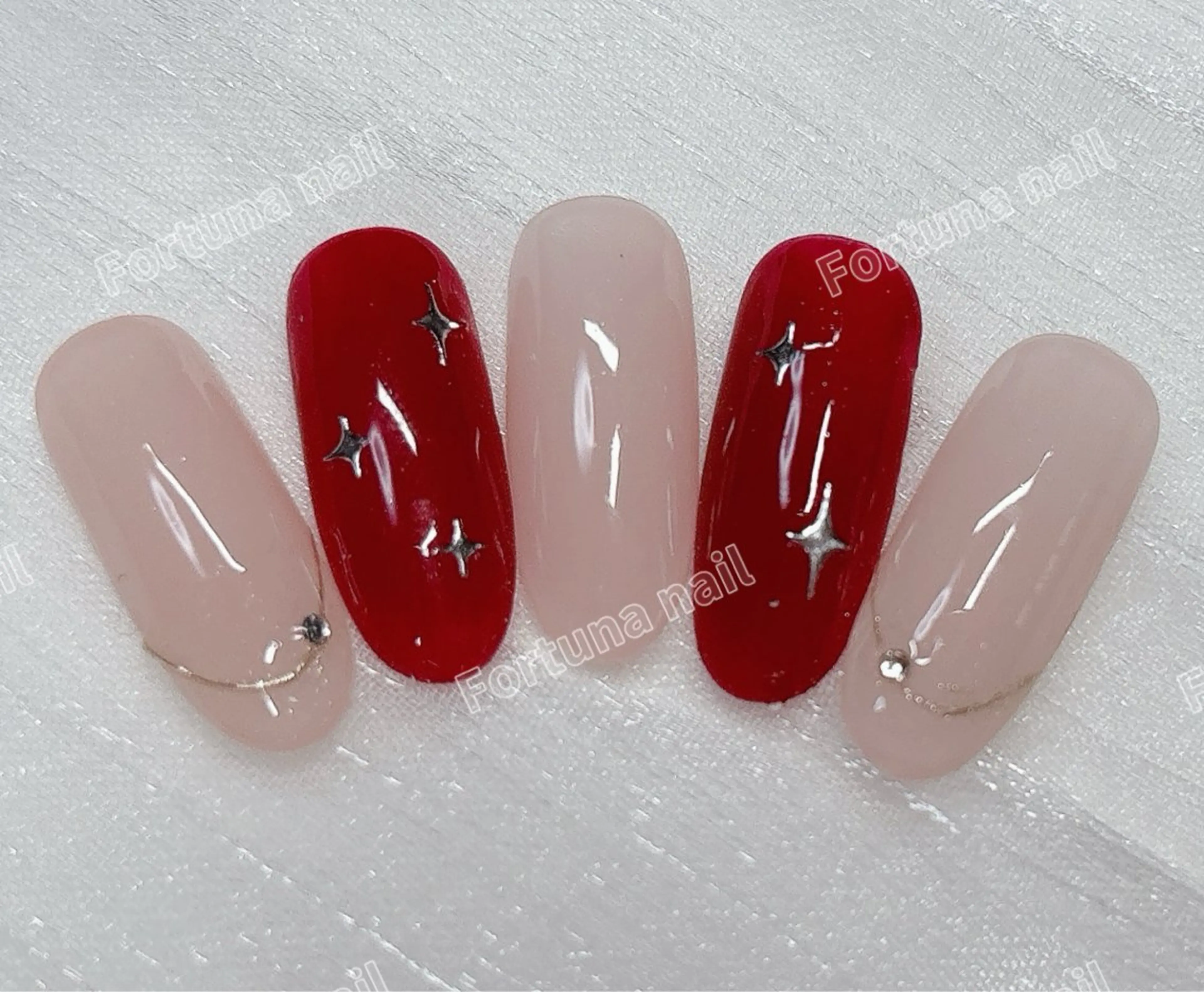 ネイル 冬ネイル クリスマス ハンドネイル Nail •Head スパFortunaのネイルデザイン