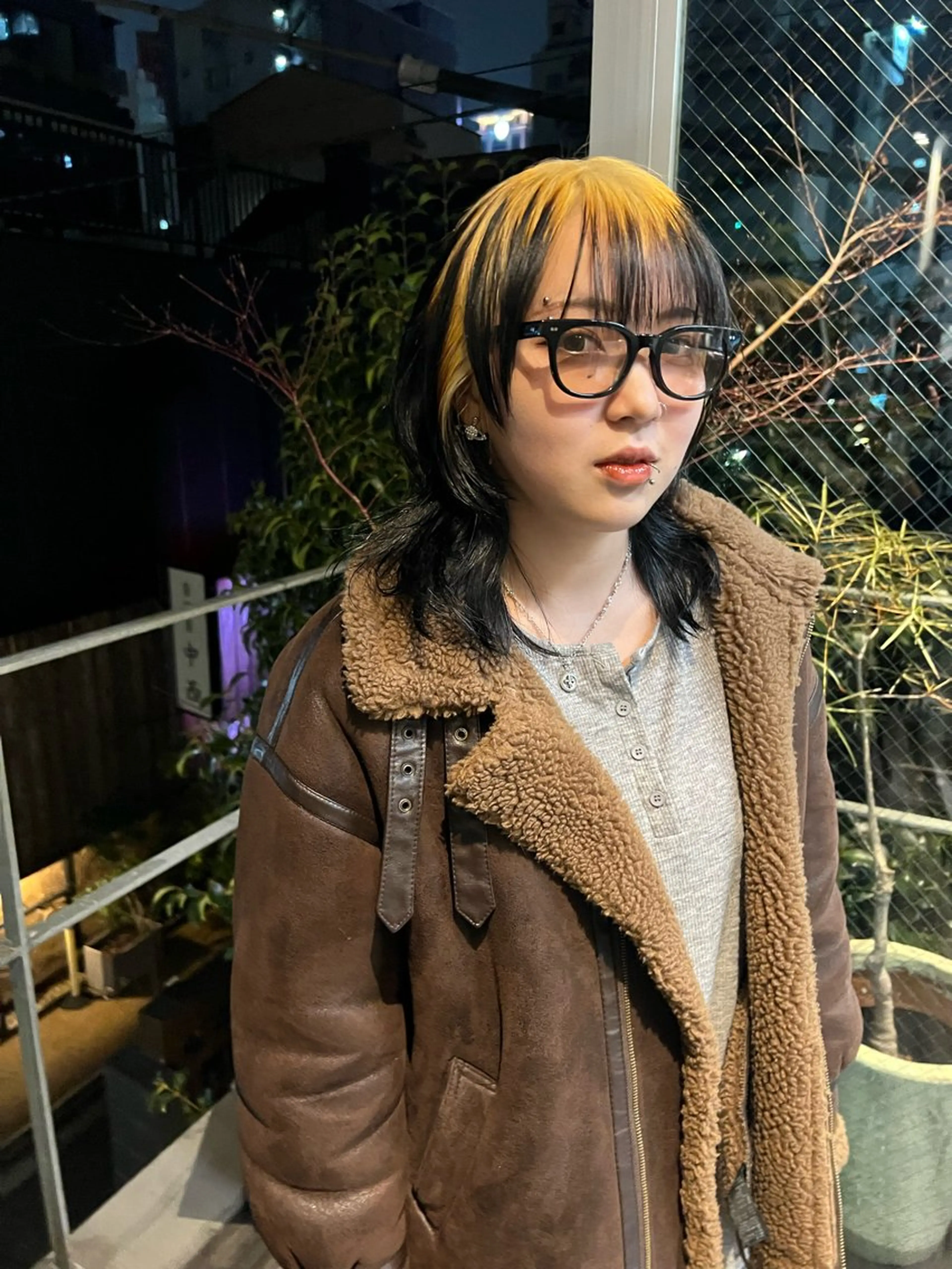 ミディアム カラー 黒髪 ブロンド レイヤーカット ウルフカット ウルフレイヤー カット ヘアカラー トリートメント sakoda shunkiのヘアスタイル