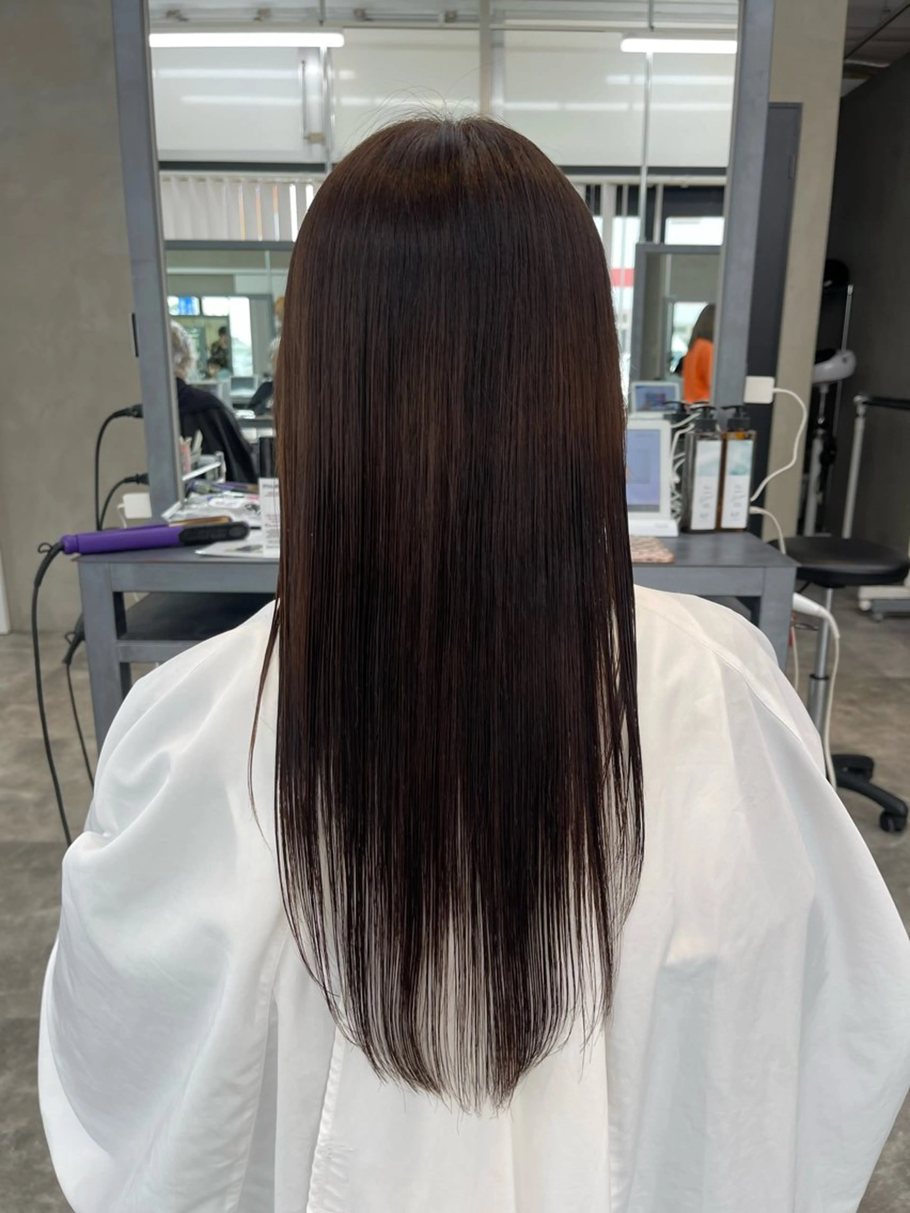 セミロング 縮毛矯正 縮毛矯正🐼暖色 根本侑季のヘアスタイル